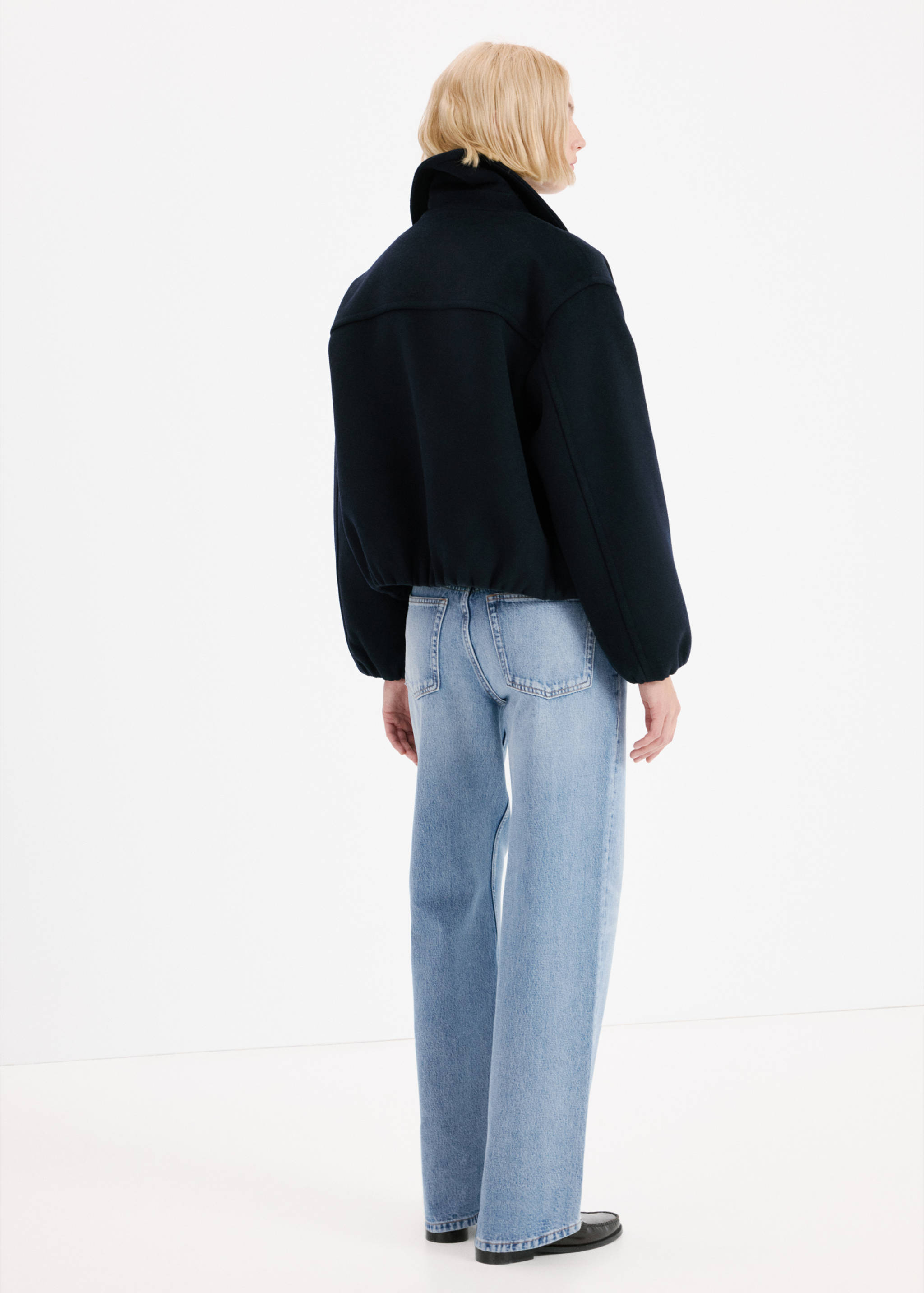 Straight low-waist jeans - Reverse of the article