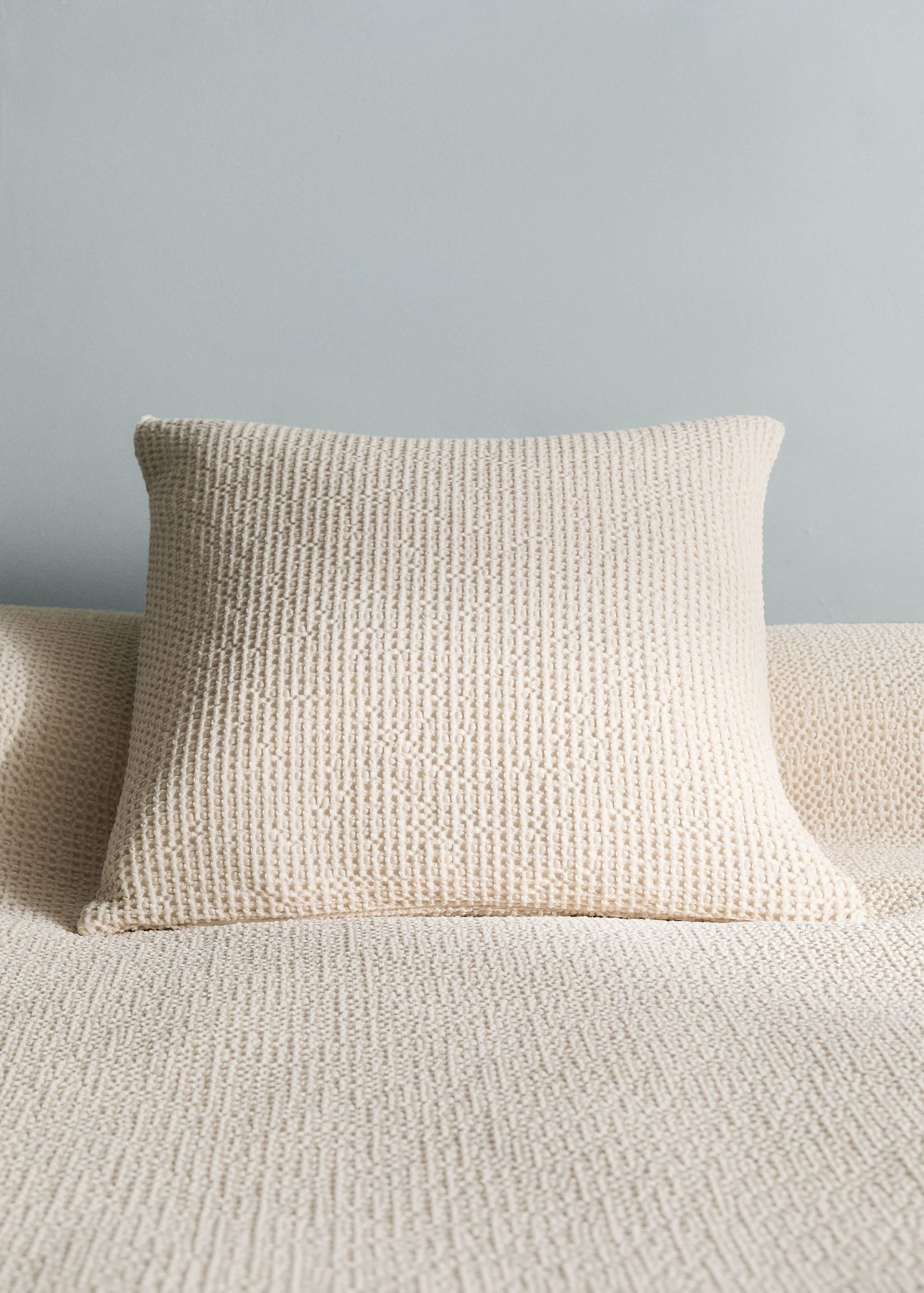 Cotton garment-dyed waffle cushion cover 50x50 cm - General plane