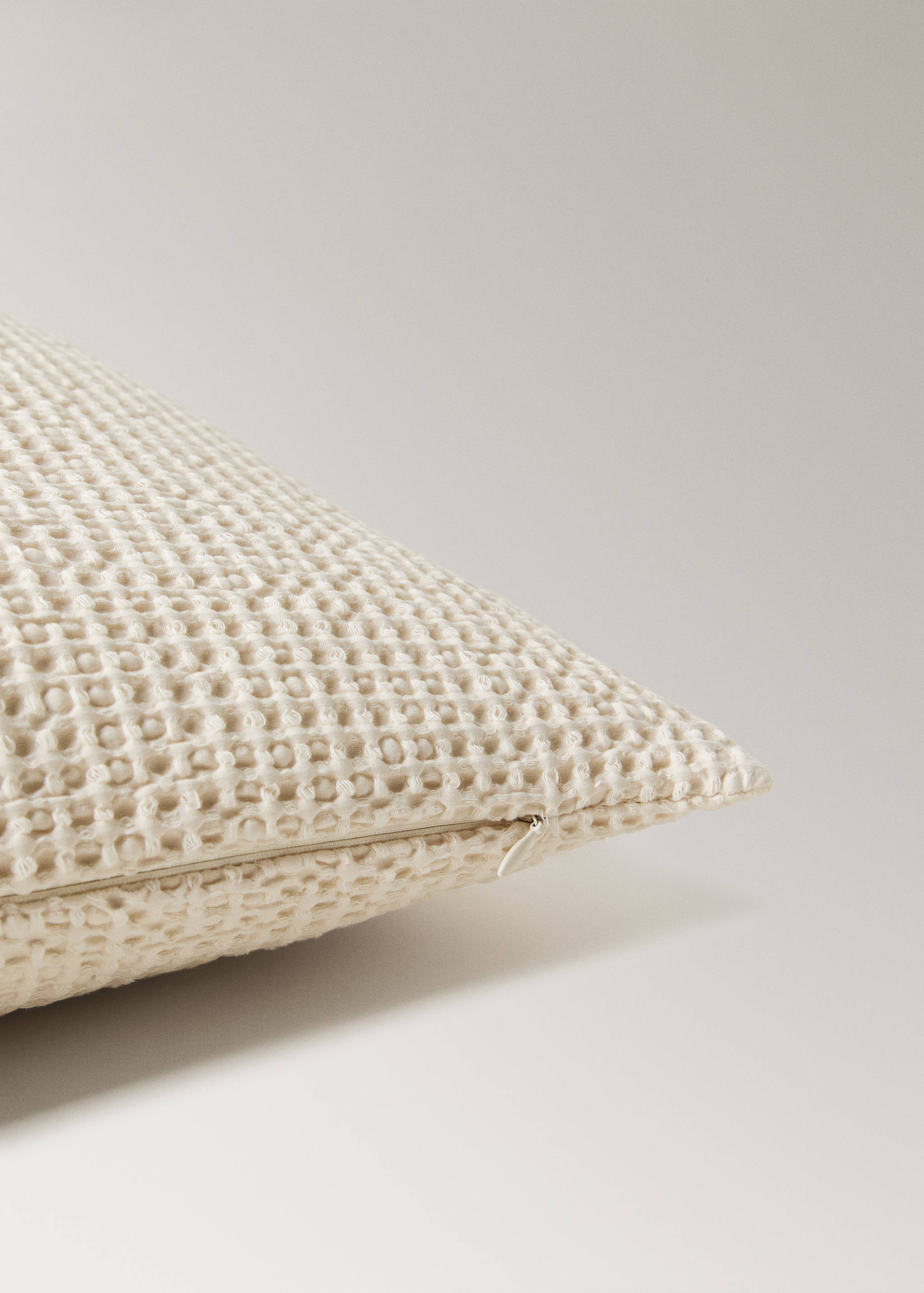 Cotton garment-dyed waffle cushion cover 50x50 cm - Details of the article 2