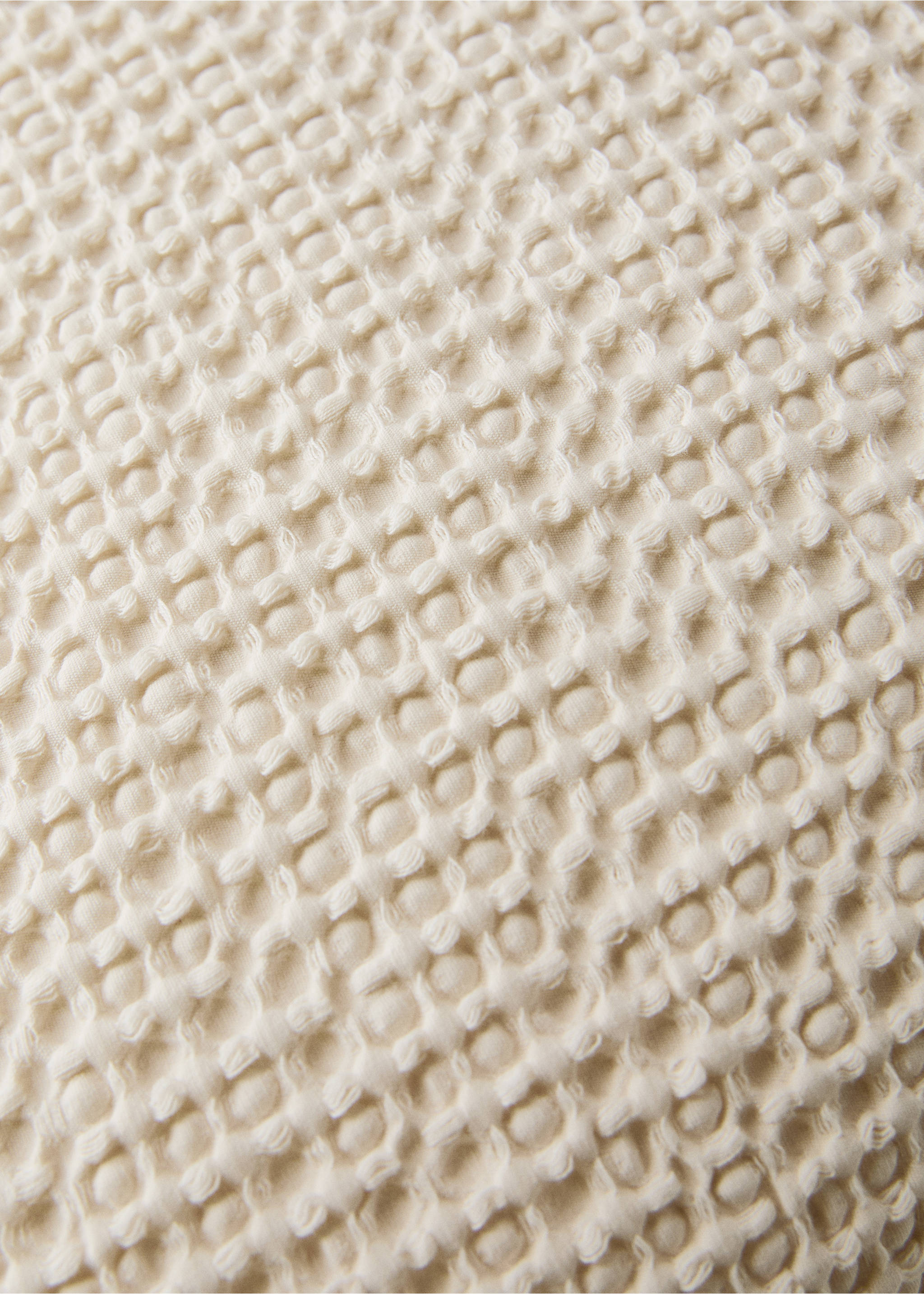 Kuddfodral i styckfärgad våfflad bomull 50 x 50 cm - Detaljer om artikeln 3, Rå. Ref: 27053298-00.