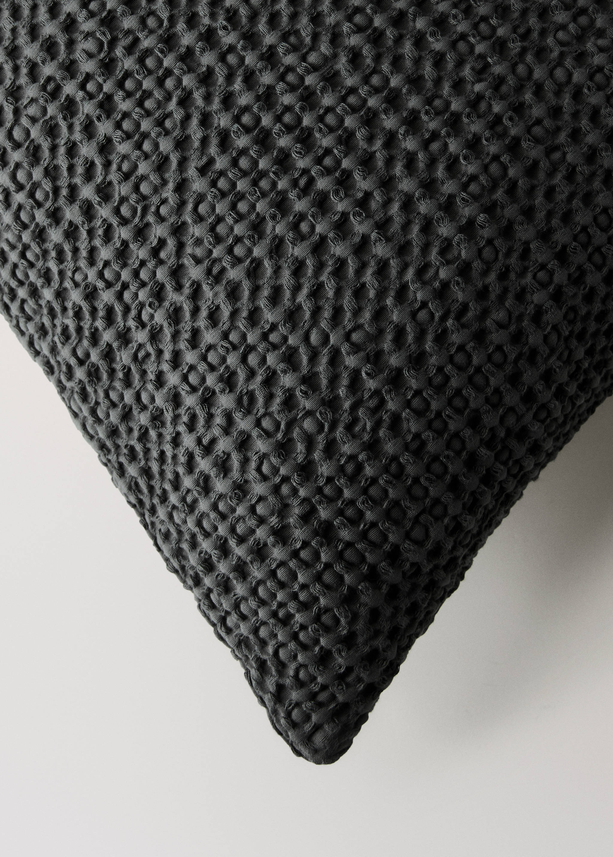 Garment-dyed waffle cotton cushion cover 50 x 50 cm - Details of the article 1