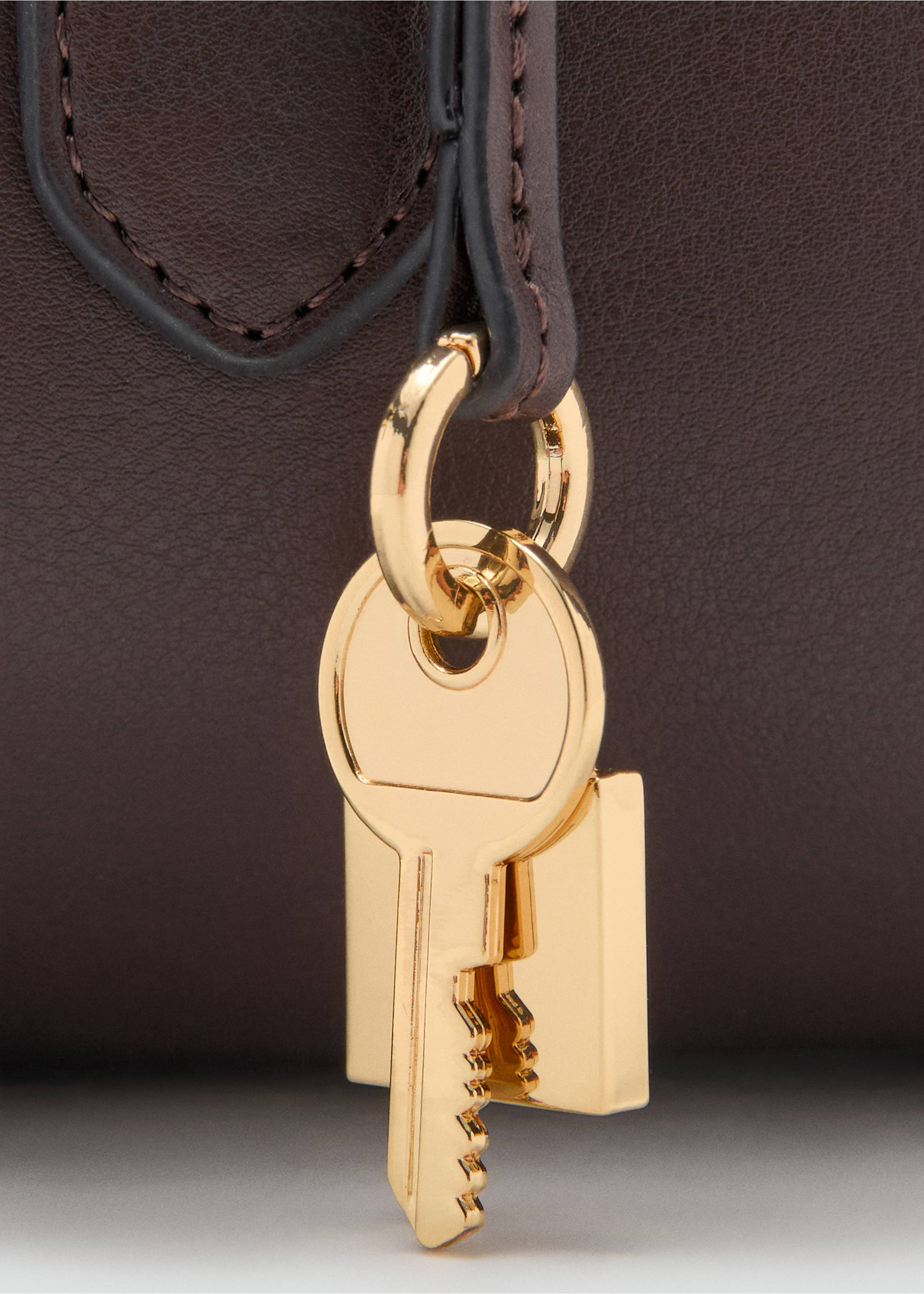 挂件细节小号保龄球包 - null, 巧克力色. Ref: 27053299-00.