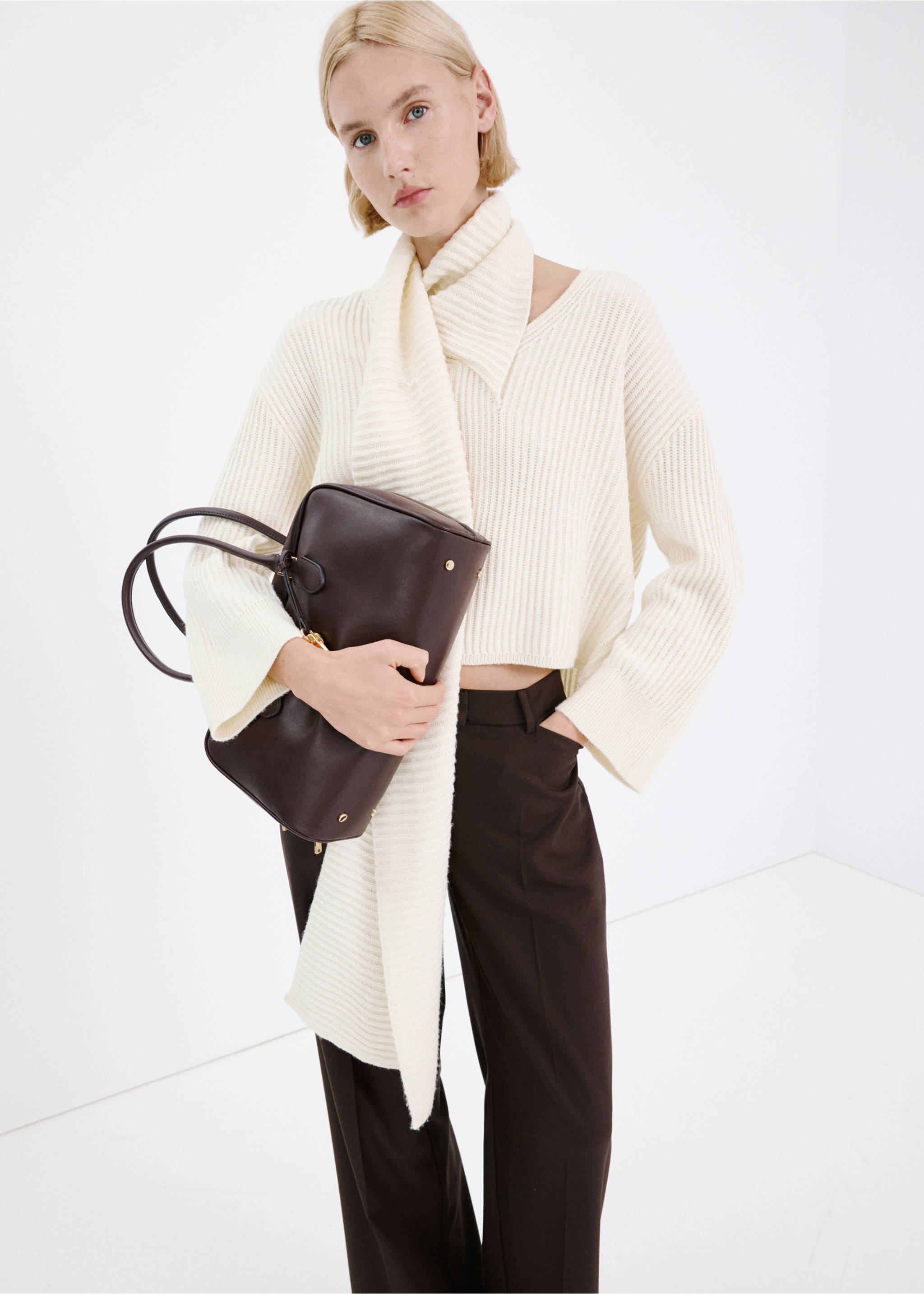 挂件细节中号保龄球包 - null, 巧克力色. Ref: 27053300-00.