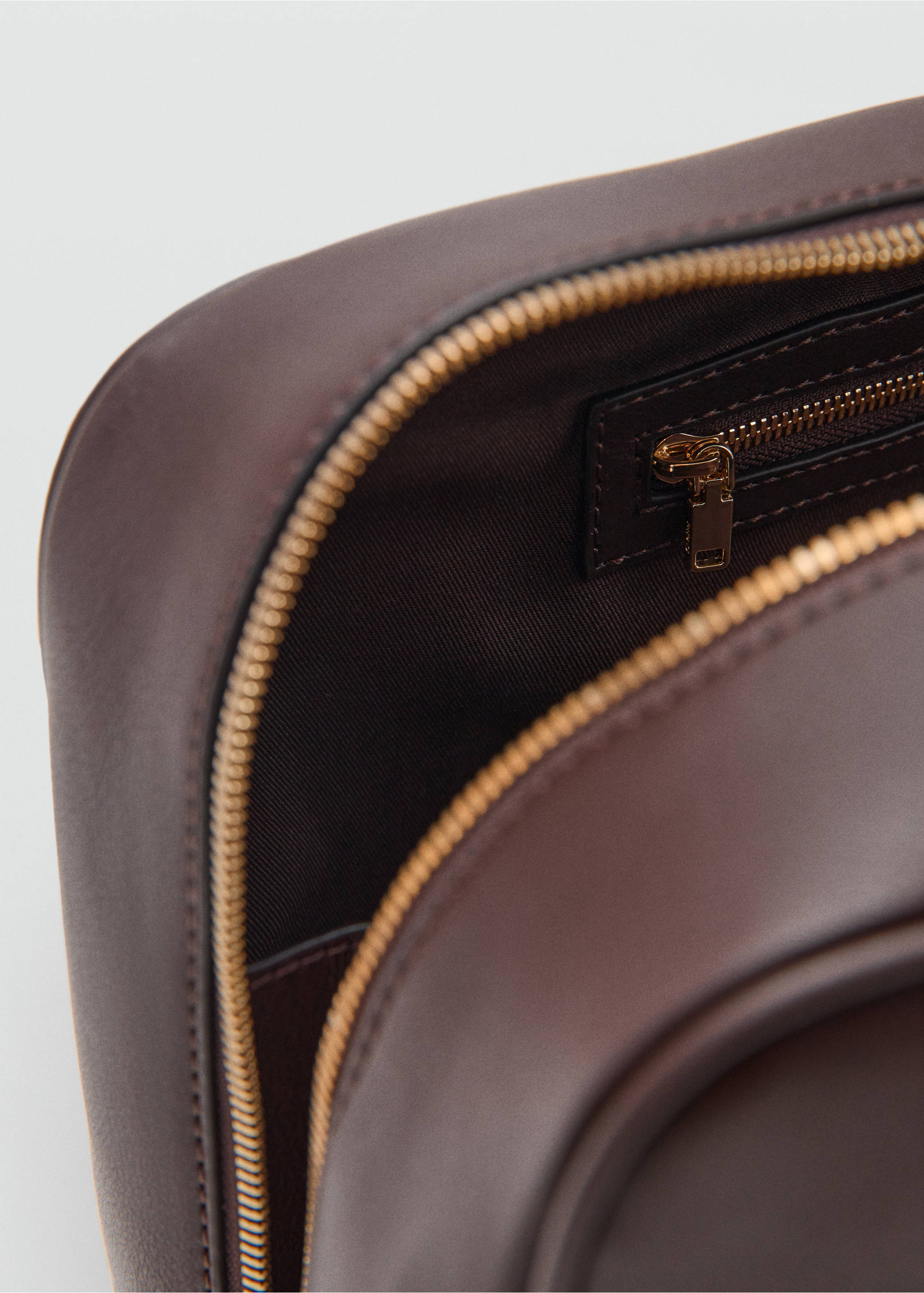 挂件细节中号保龄球包 - null, 巧克力色. Ref: 27053300-00.