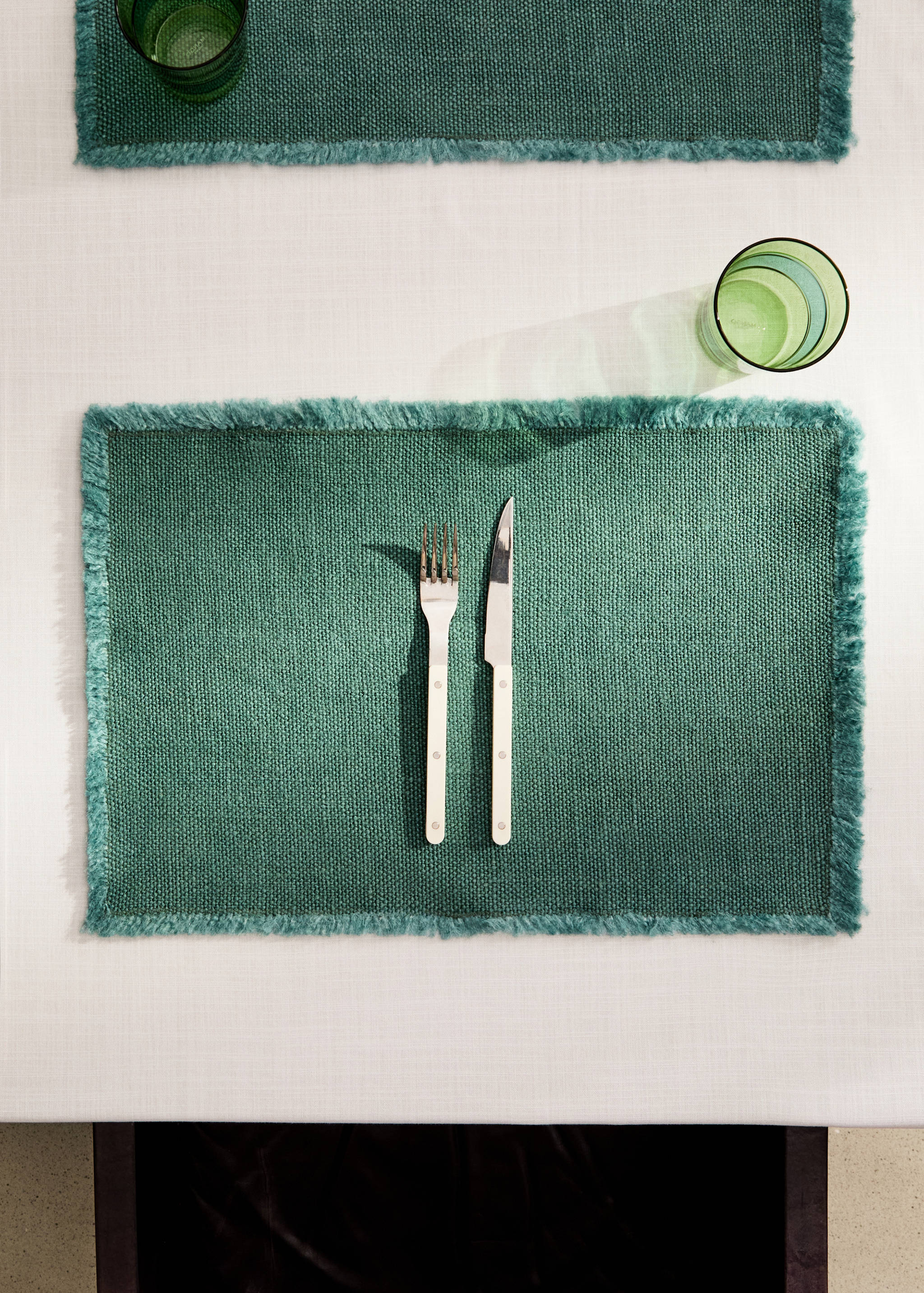 Frayed jute table mat - General plane
