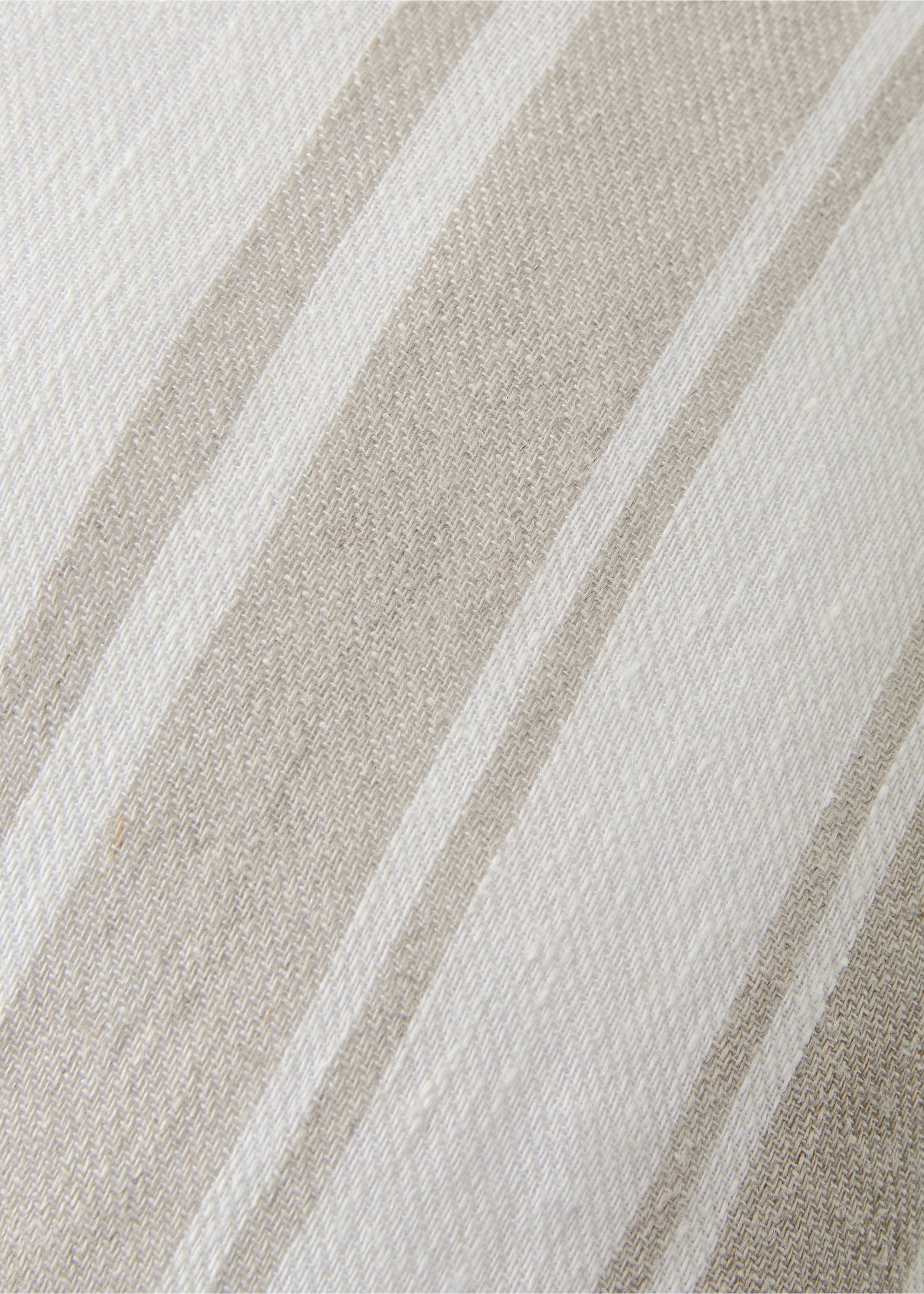 Linen striped cushion cover with zip detail 40x60 cm - Details of the article 3, Sand. Ref: 27053305-00.
