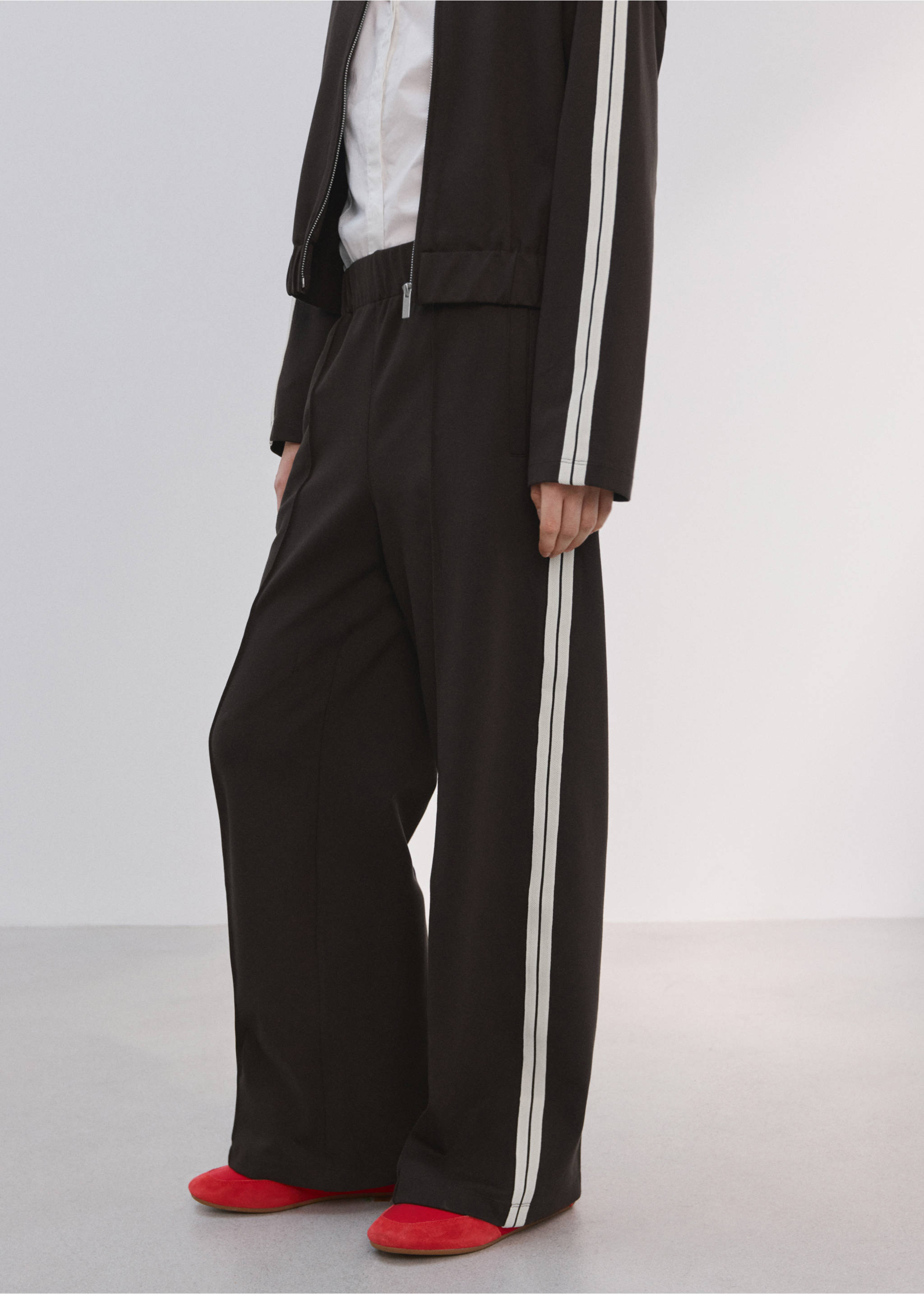 Contrast stripe straight trousers - Medium plane, Brown. Ref: 27053306-00.