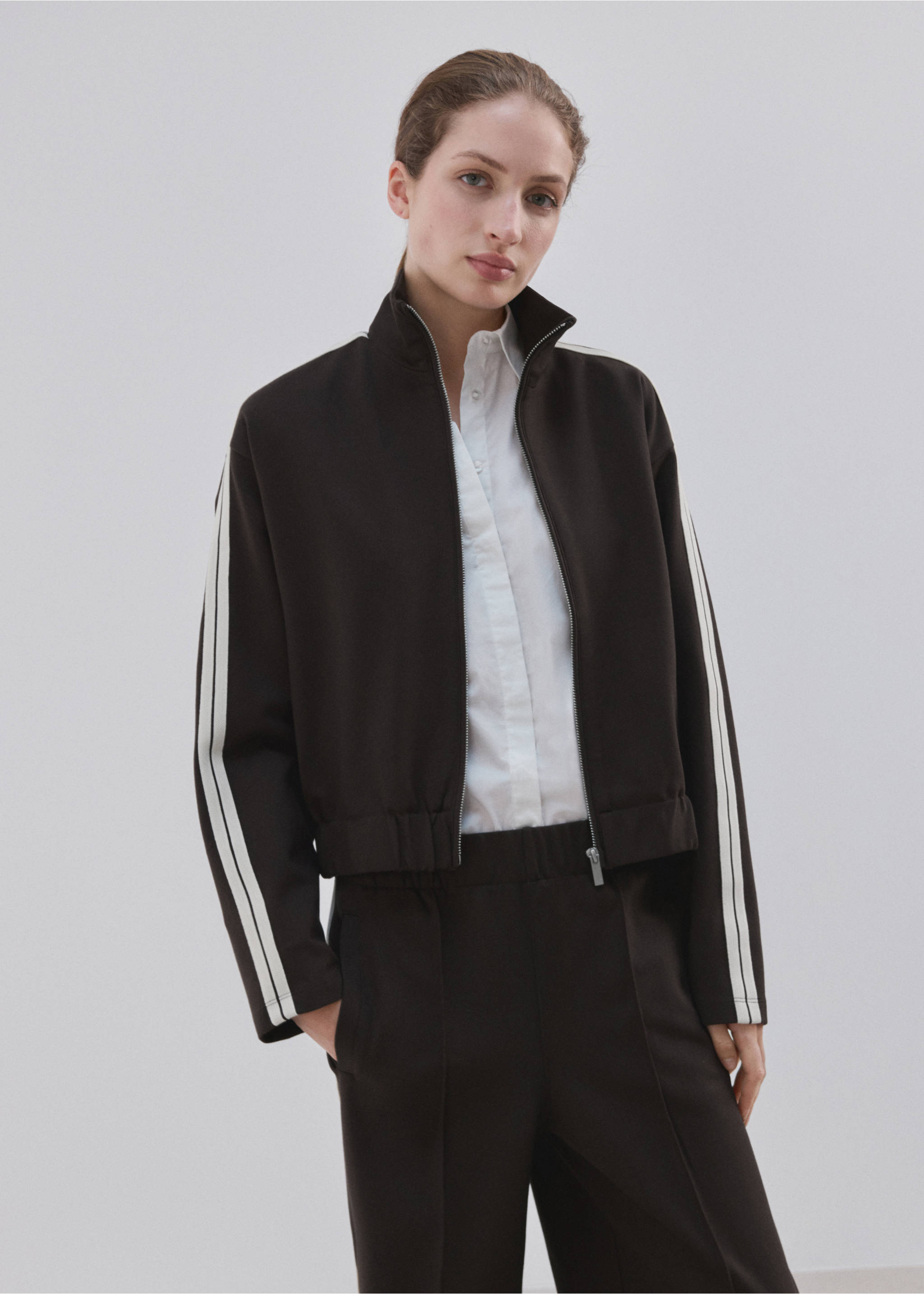 Contrast stripe straight trousers - Details of the article 1, Brown. Ref: 27053306-00.