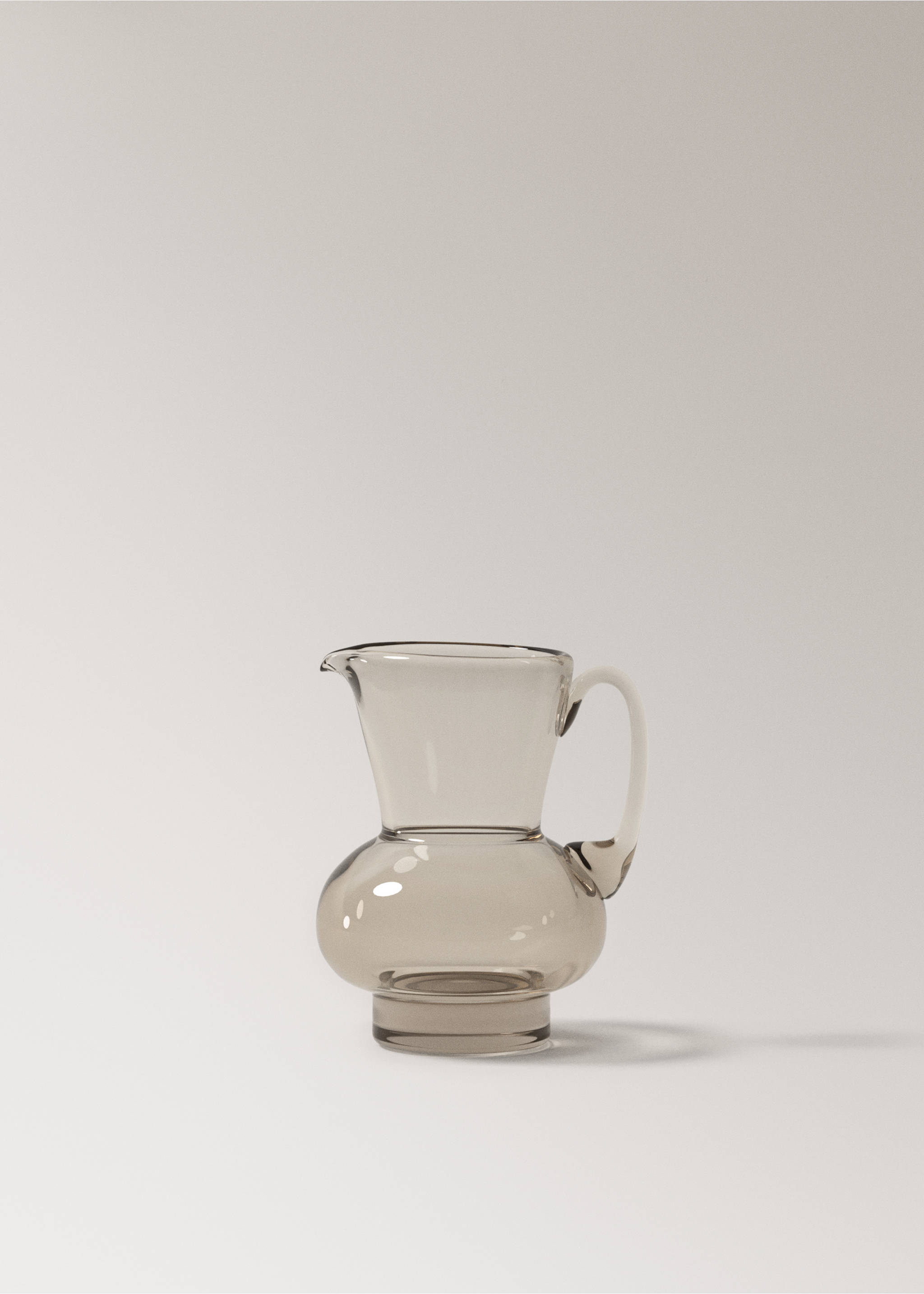 Glaskrug mit Henkel - Artikel ohne Model, Nerzgrau. Ref: 27053311-00.