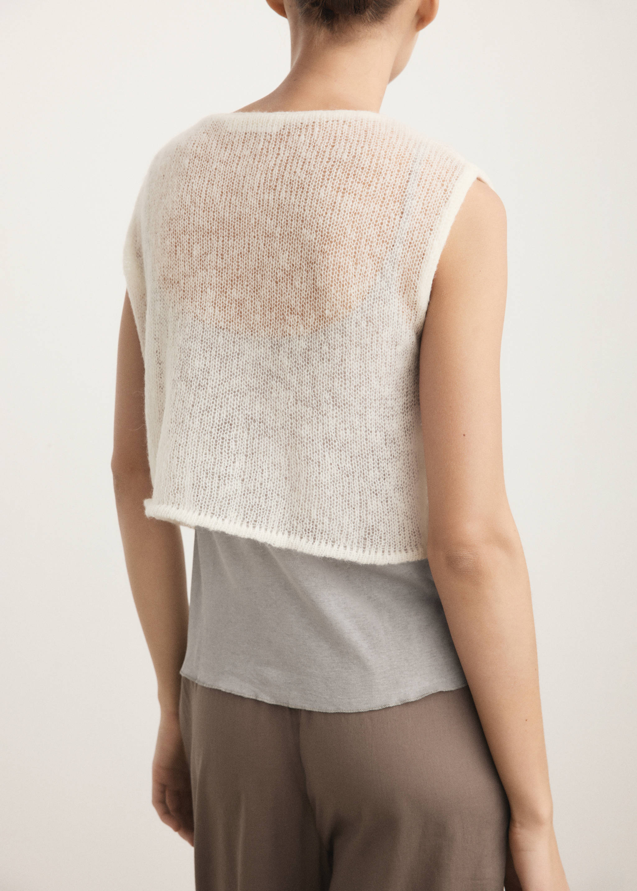Open-knit wool top - Reverse of the article