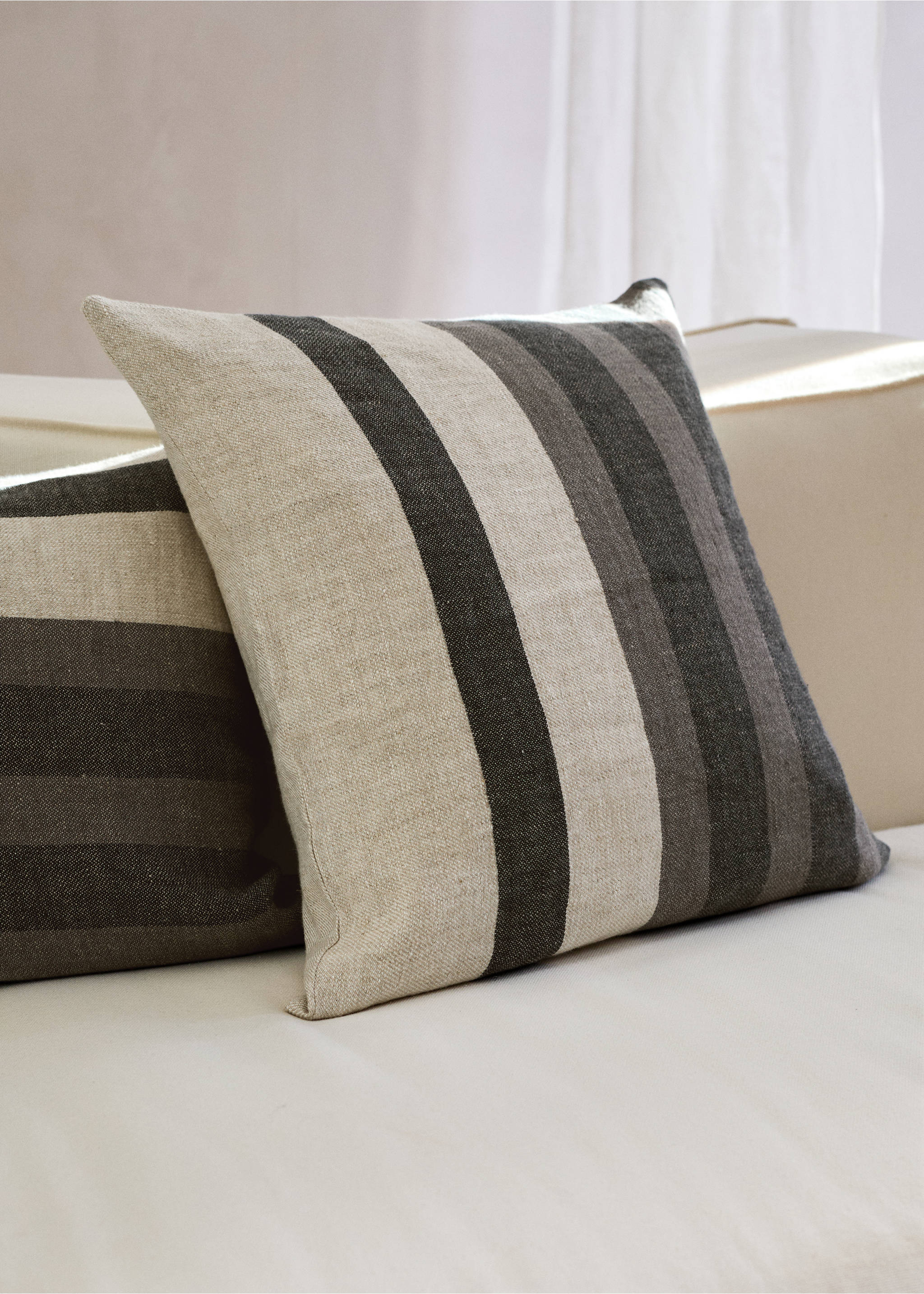 Linen striped cushion cover 50x50 cm - General plane, Light/Pastel Brown. Ref: 27053315-00.