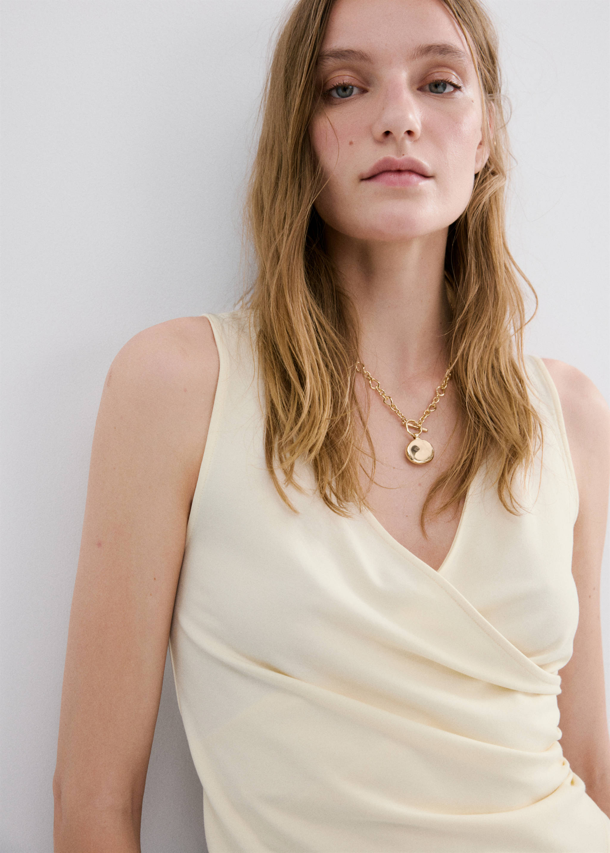 Asymmetric crossover top - Details of the article 1