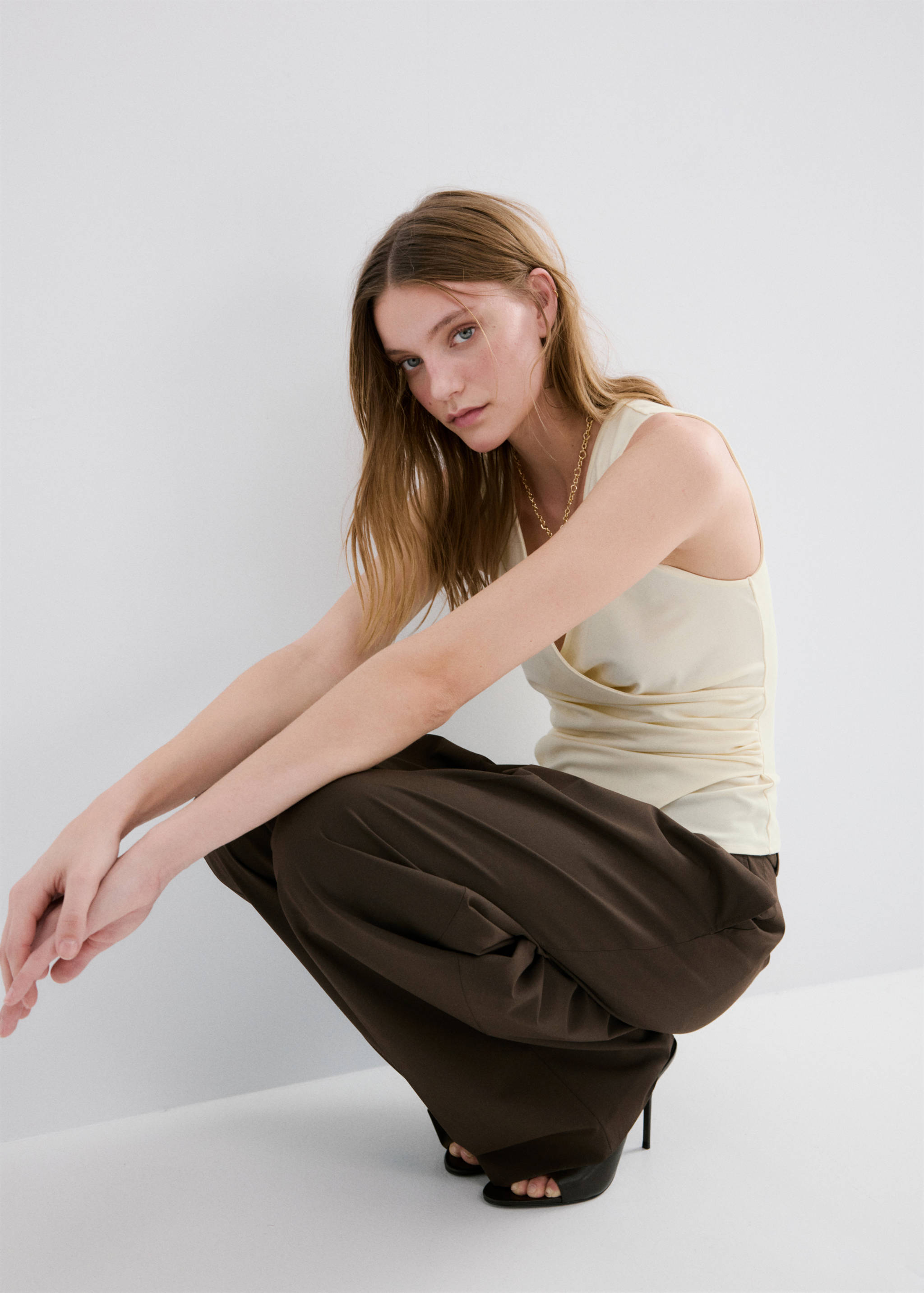 Asymmetric crossover top - Details of the article 2