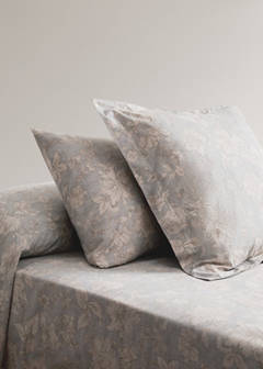 Two vintage floral percale cotton pillowcases 50x75cm — Light/Pastel Grey 1