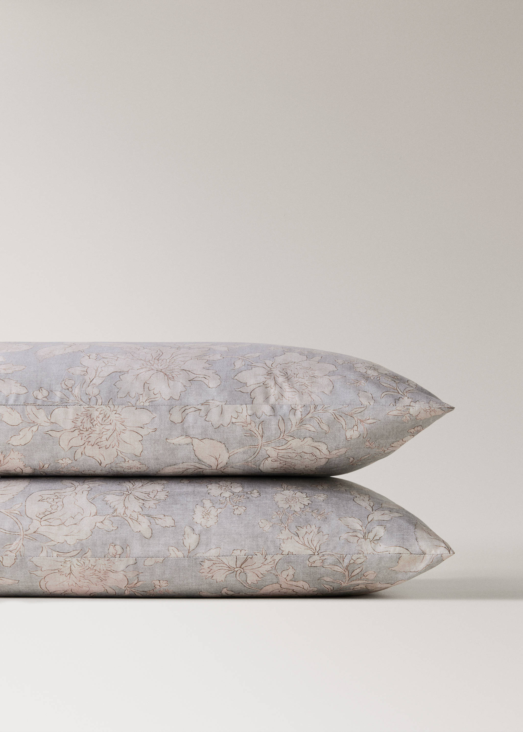 Two vintage floral percale cotton pillowcases 50x75cm - Details of the article 3