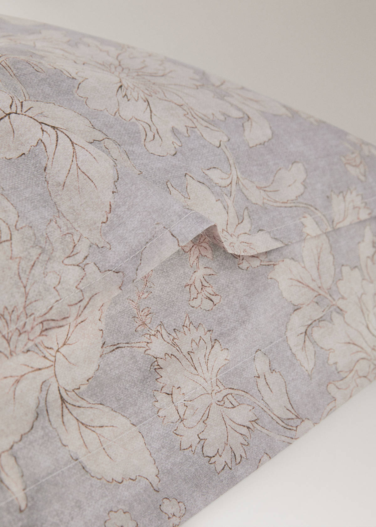 Two vintage floral percale cotton pillowcases 60x60 cm — Light/Pastel Grey