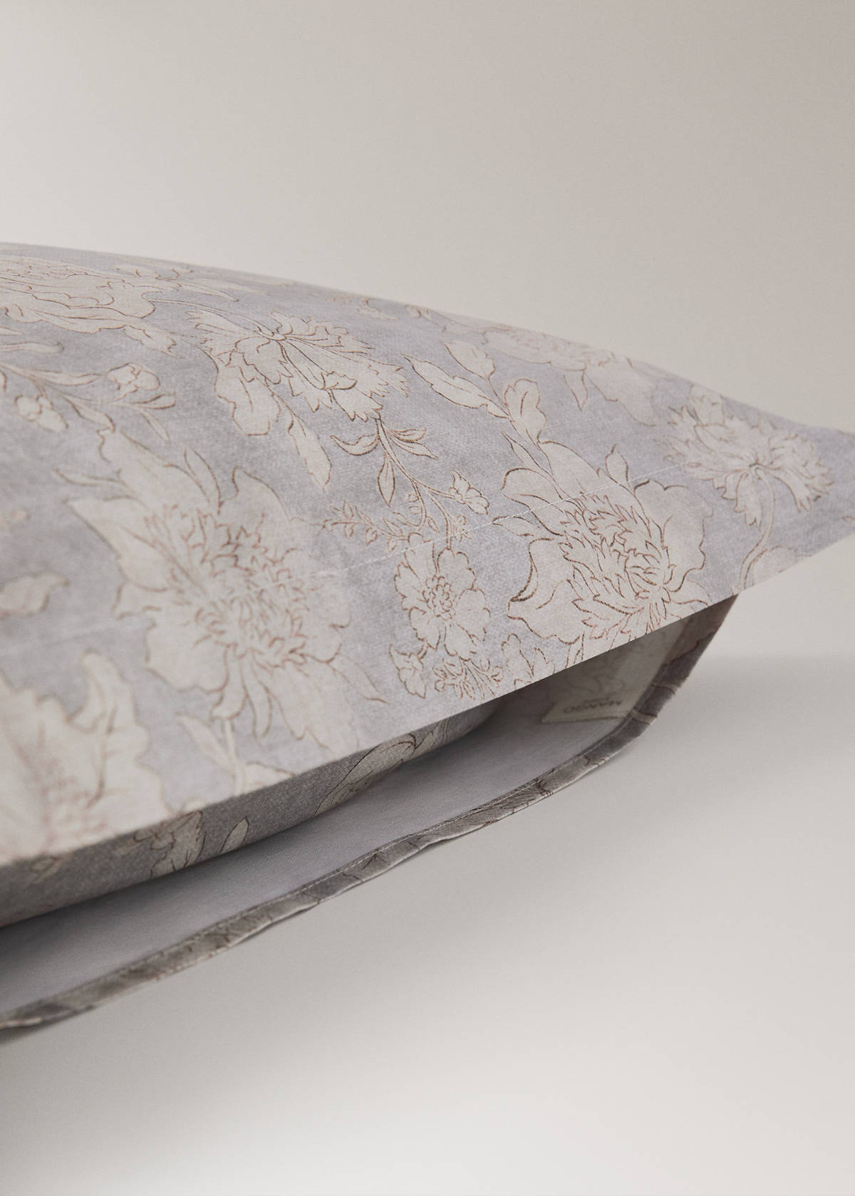 Two vintage floral percale cotton pillowcases 60x60 cm — Light/Pastel Grey