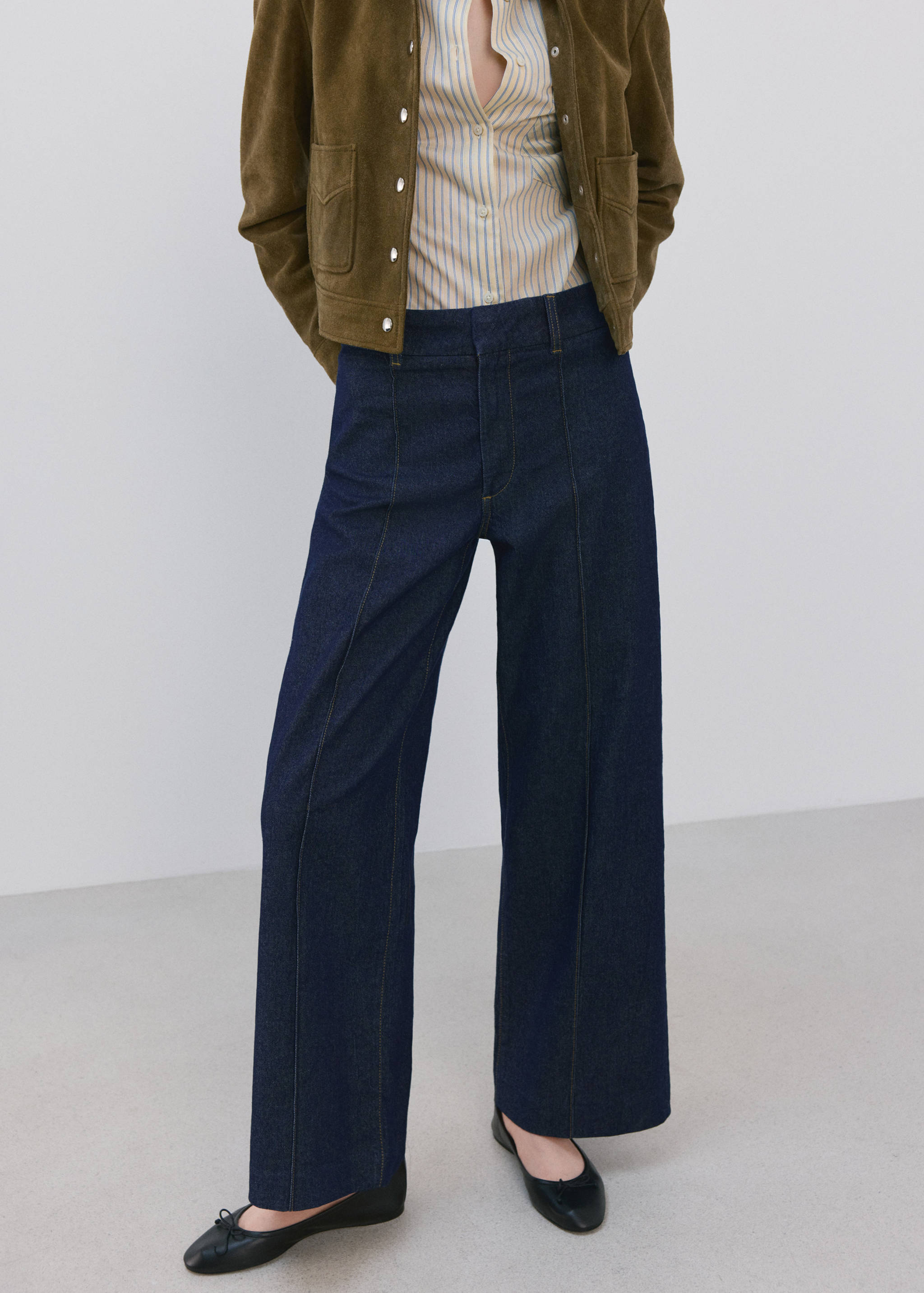 Джинсы wide leg с высокой посадкой и декоративными швами - Средний план