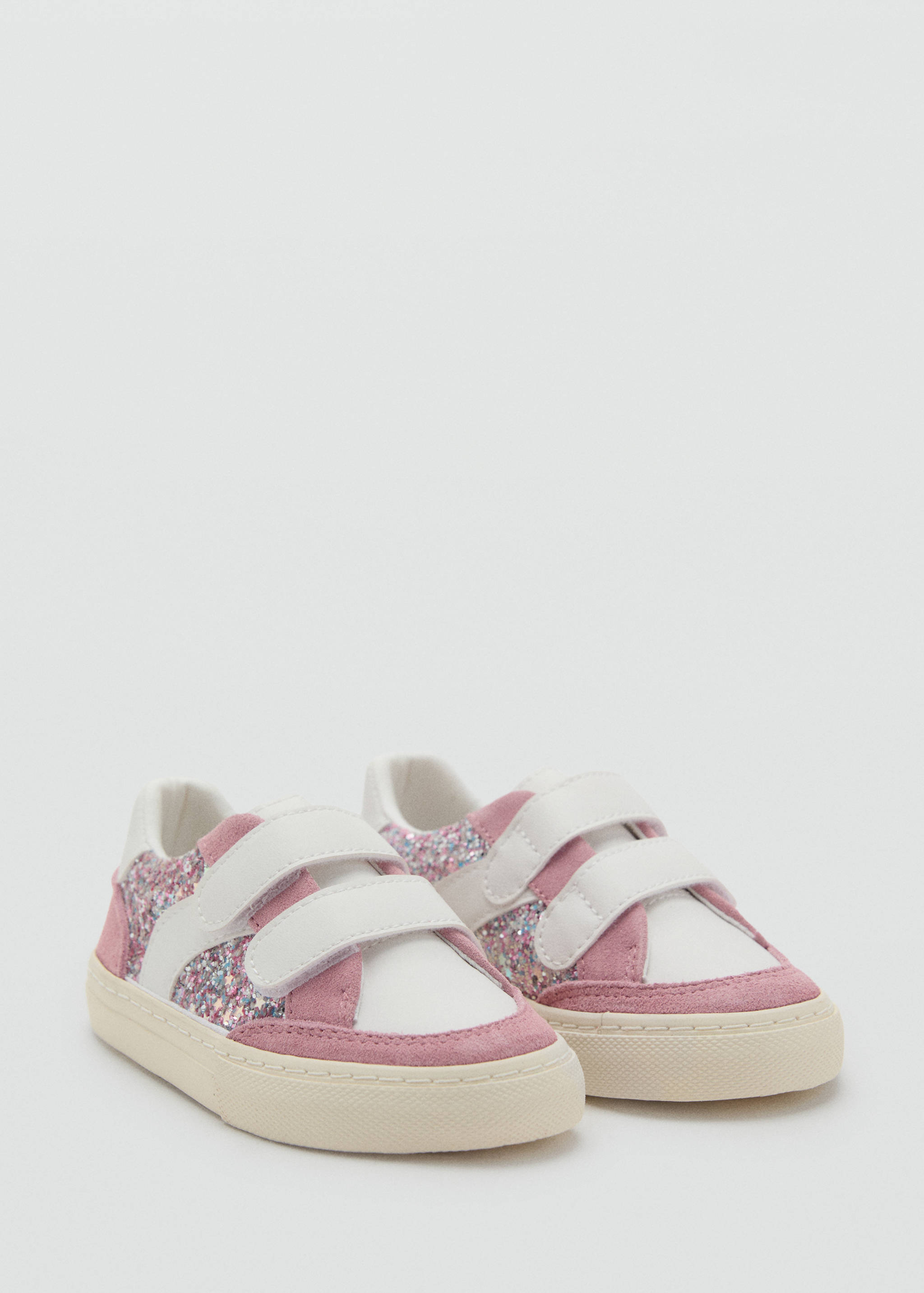 Deportivas purpurina detalles piel - Plano medio