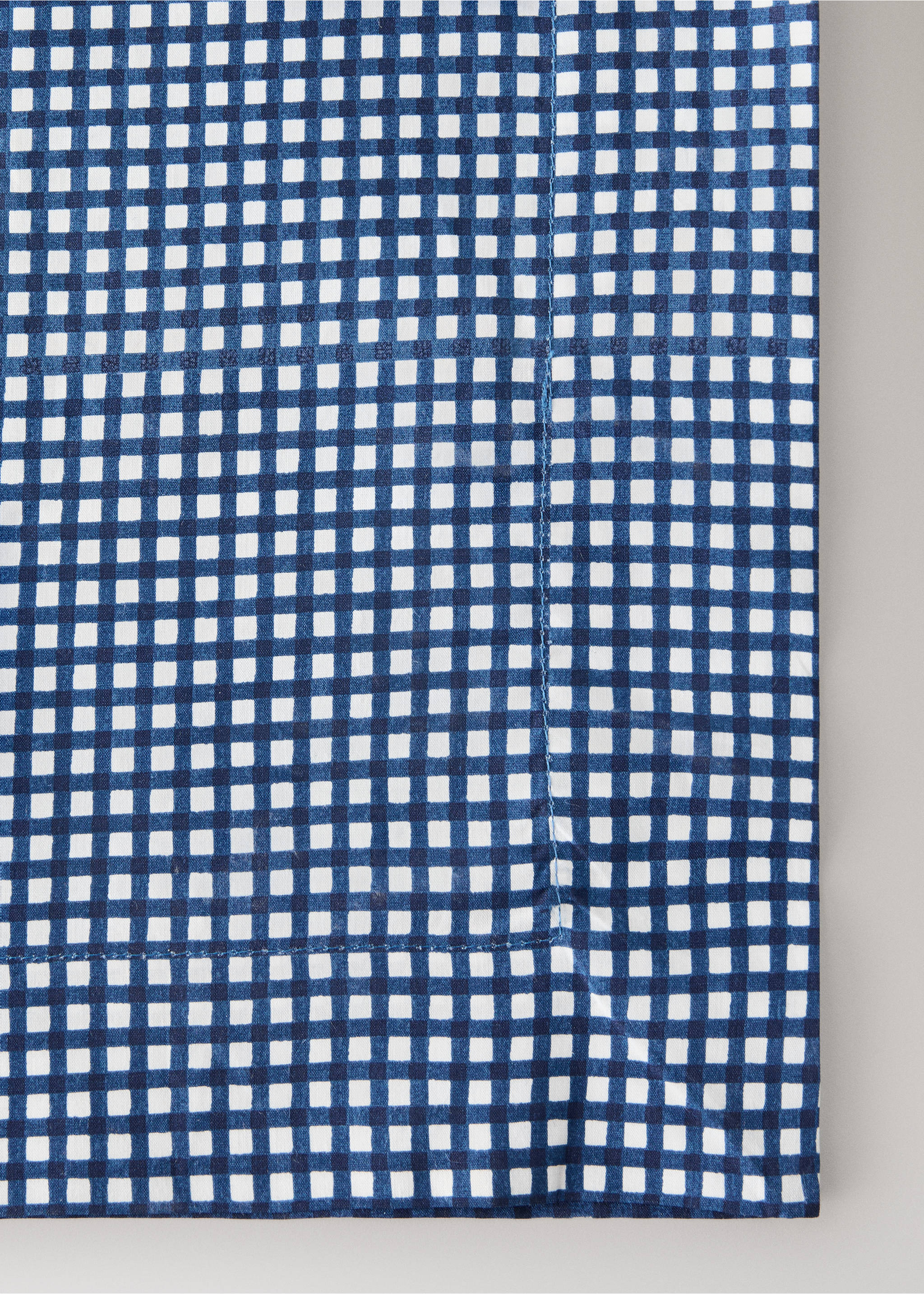 Vichy check cotton tablecloth for 8 to 10 guests - Details of the article 2, Blue. Ref: 27053344-00.