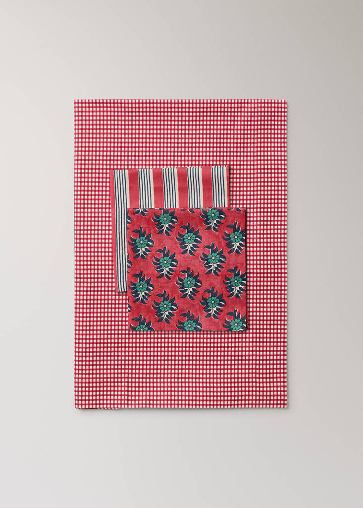 Vichy check cotton tablecloth for 8 to 10 guests — Red