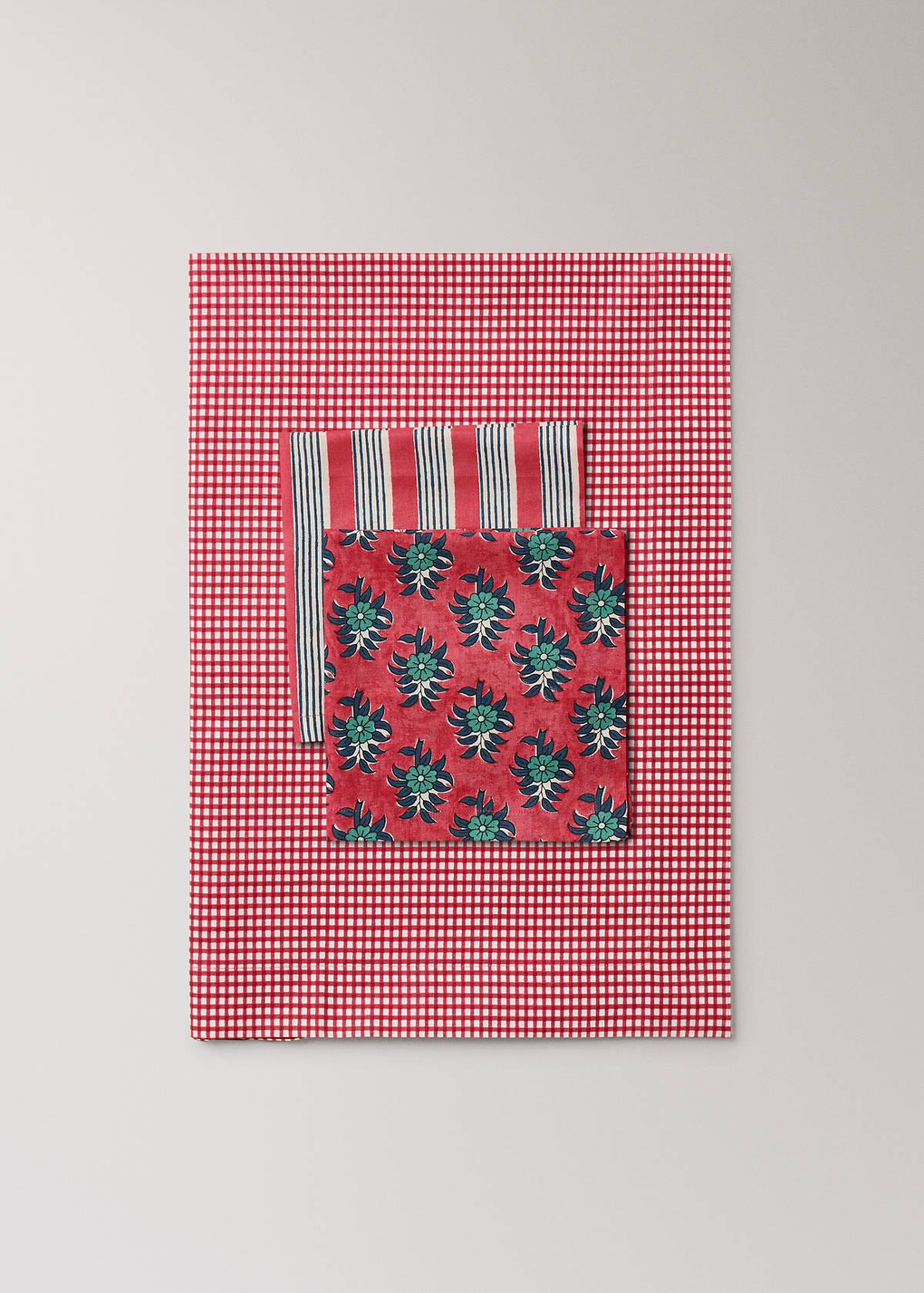 Vichy check cotton tablecloth for 8 to 10 guests — Red
