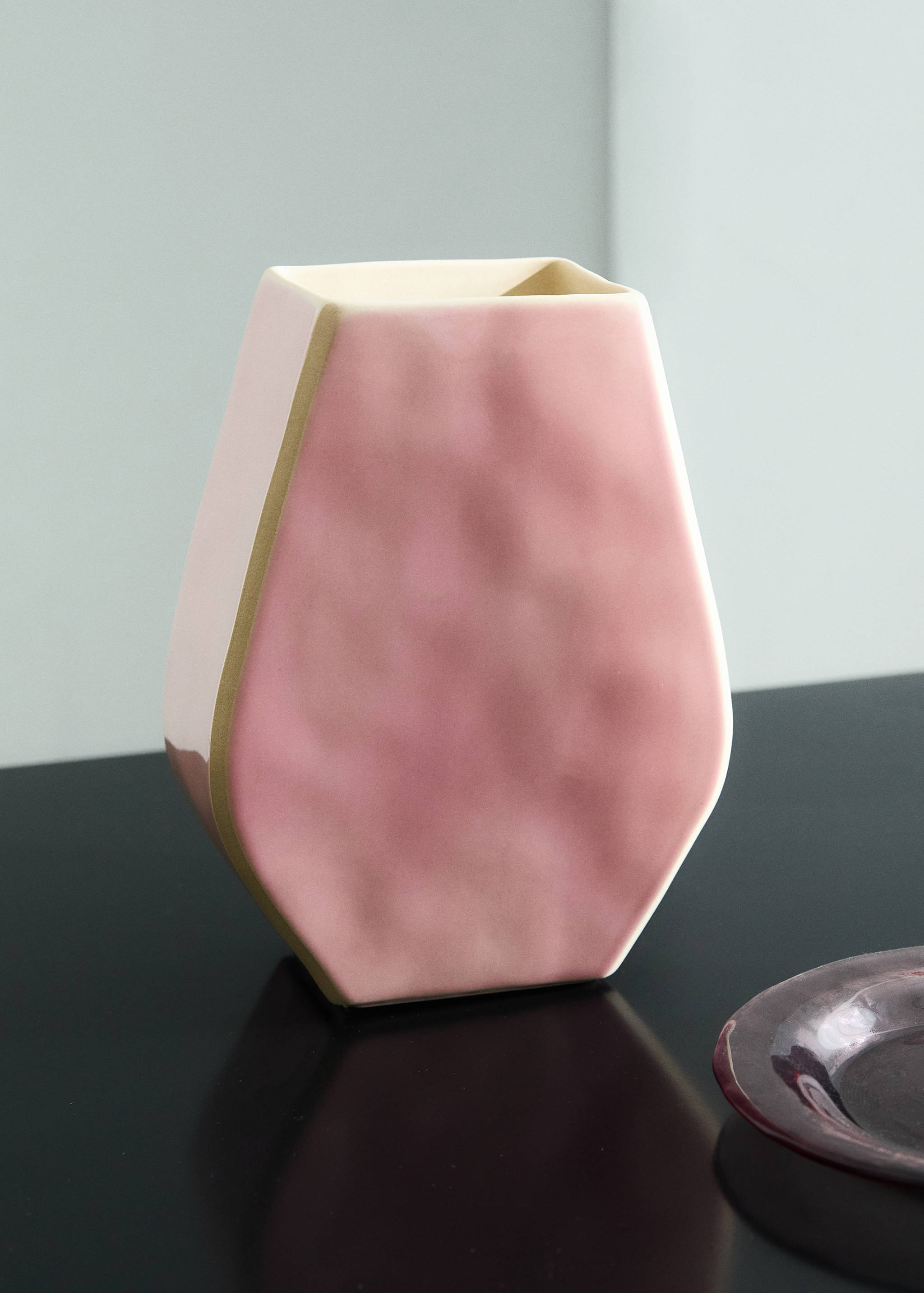 Gress vase with contrasting color - General plane