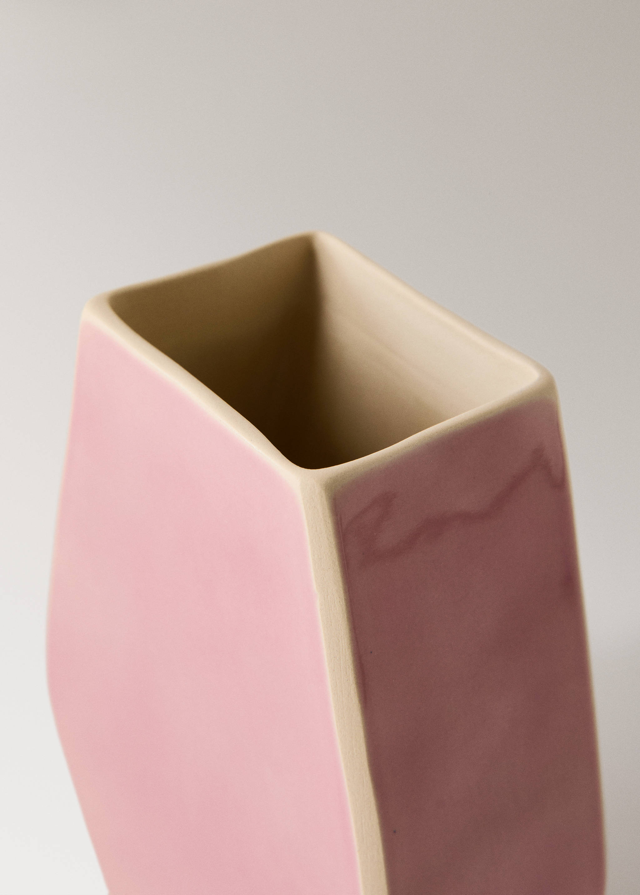 Gress vase with contrasting color - Details of the article 2