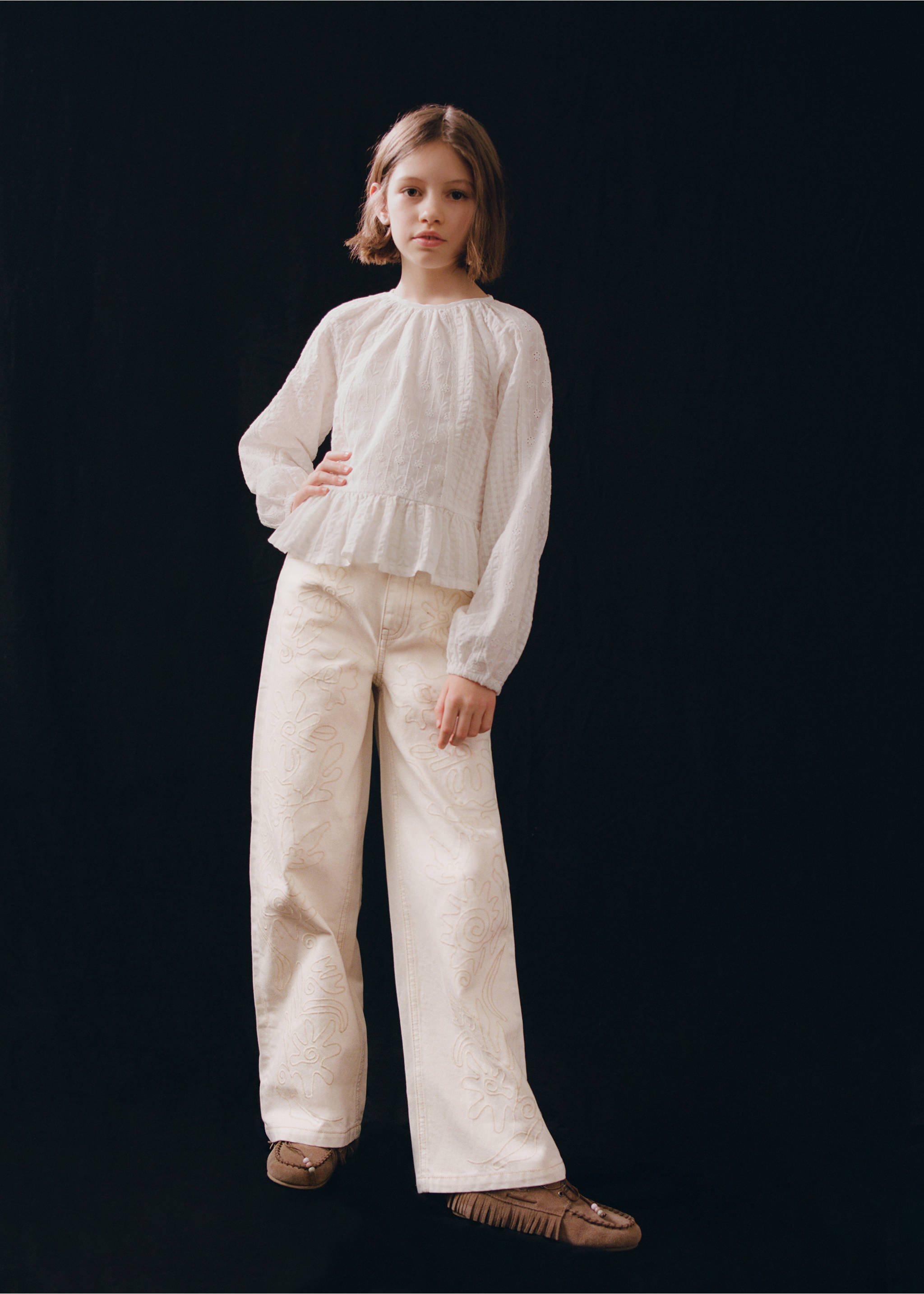 Jean à broderie florale - Détail de l'article 6, Écru. Ref: 27053707-00.