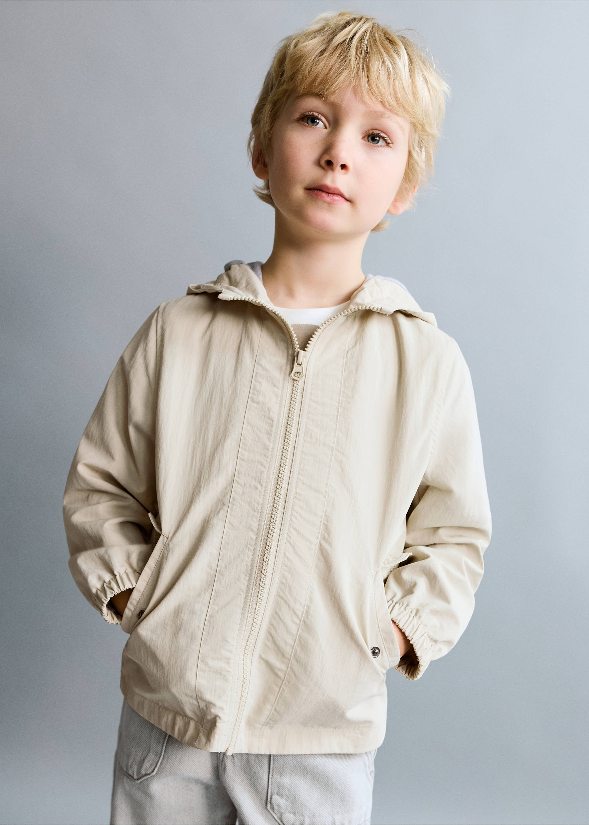 Chaqueta capucha - Plano medio, Gris hielo. Ref: 27053708-00.