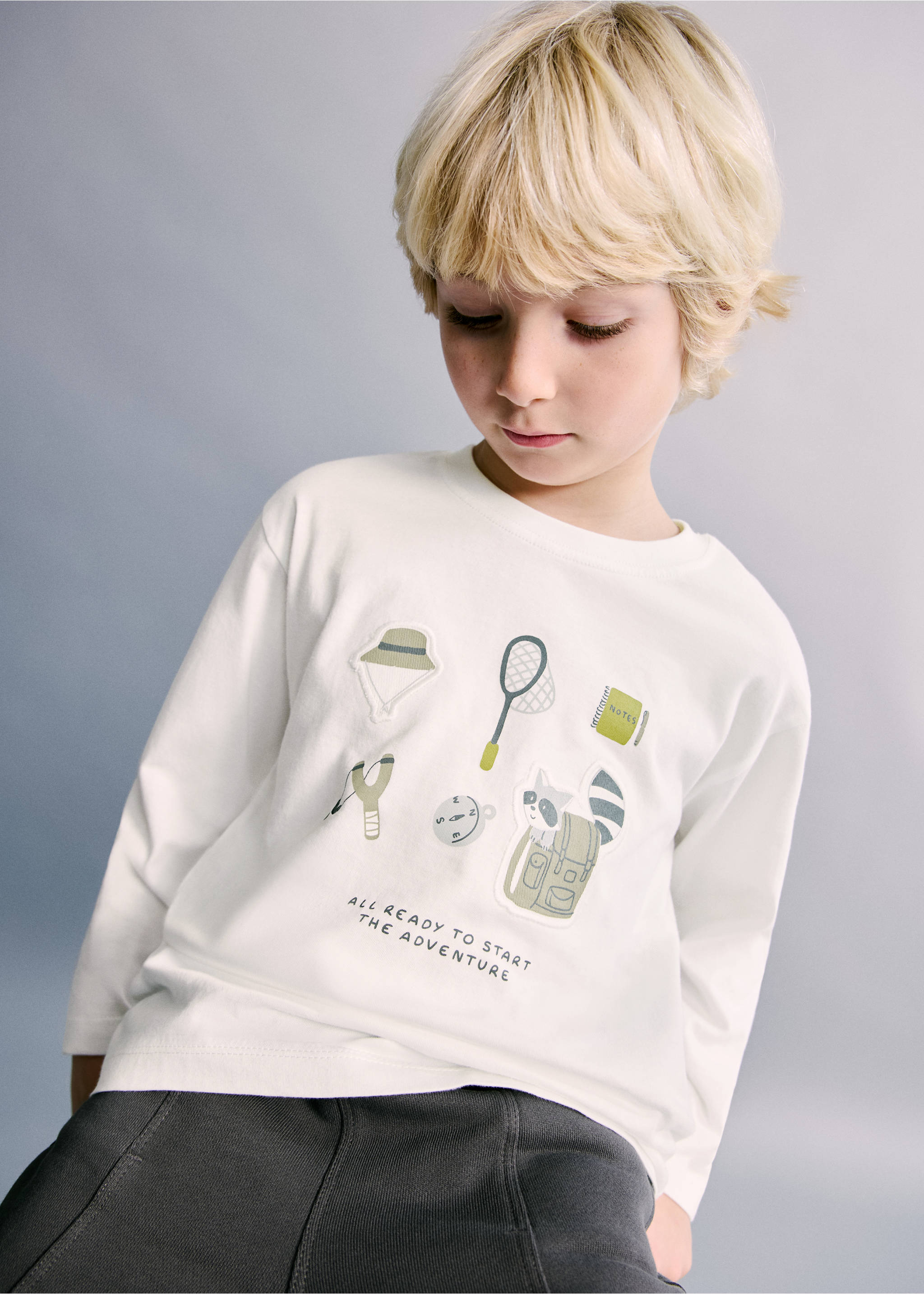 Camiseta estampada detalle bordado - Plano medio, Blanco roto. Ref: 27053719-00.