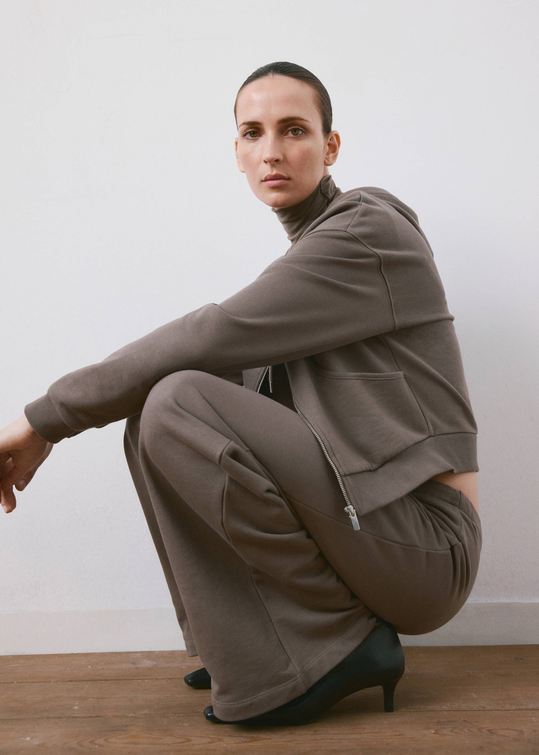 Elastic waist cotton trousers - Details of the article 2