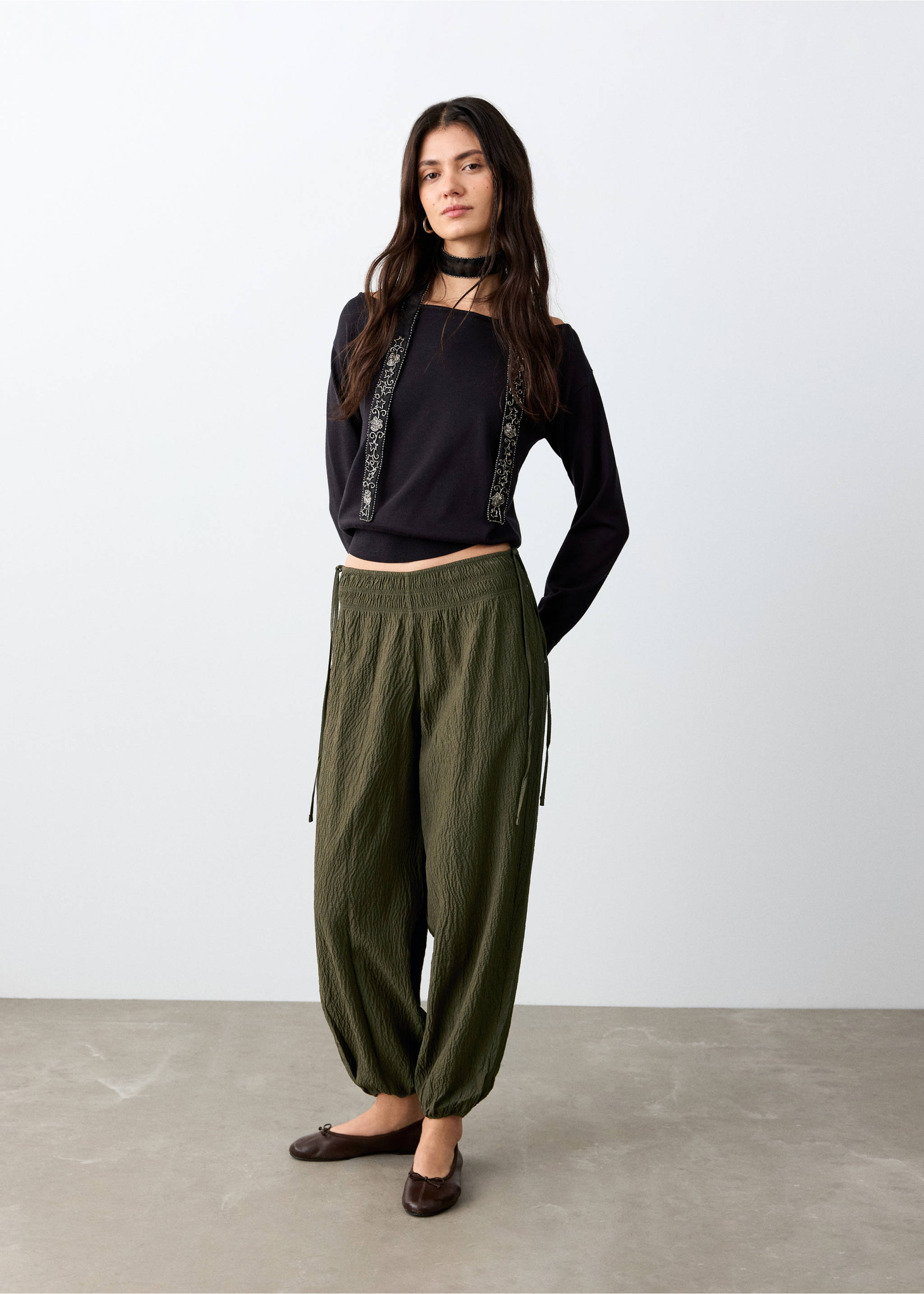 Balloon trousers with bows - General plane, Khaki. Ref: 27053732-00.