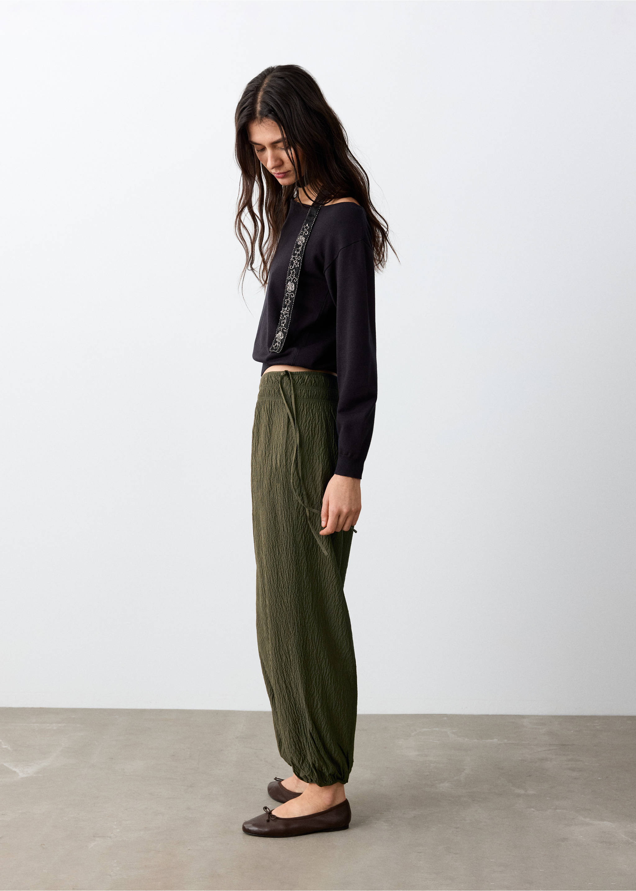 Balloon trousers with bows - Medium plane, Khaki. Ref: 27053732-00.