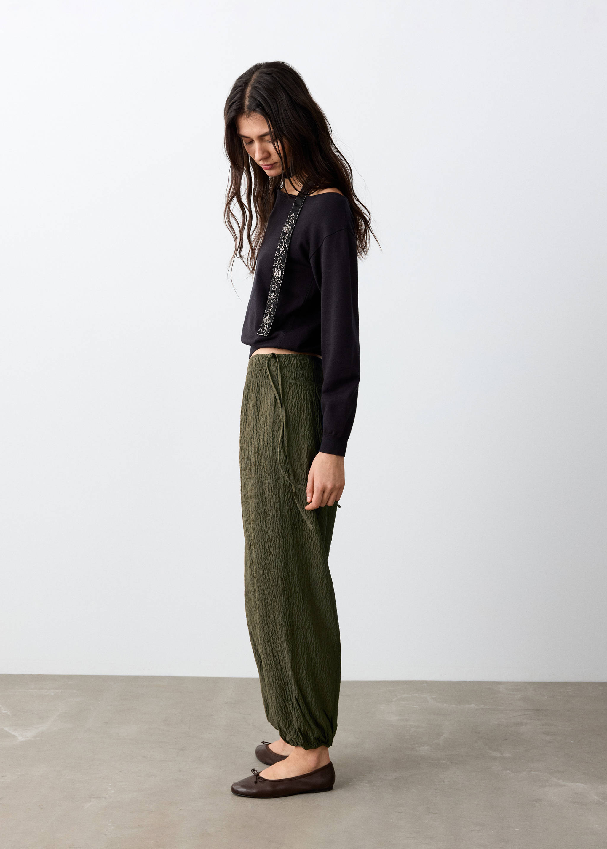 Pantalón balloon lazos - Plano medio