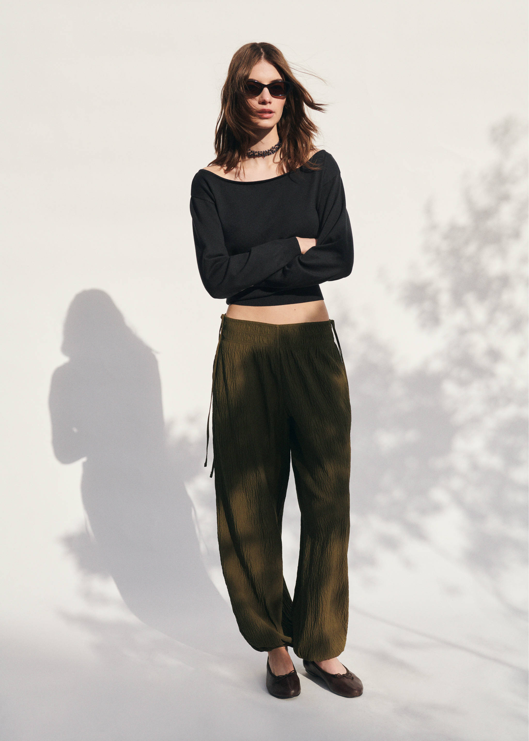 Balloon trousers with bows - Details of the article 5, Khaki. Ref: 27053732-00.