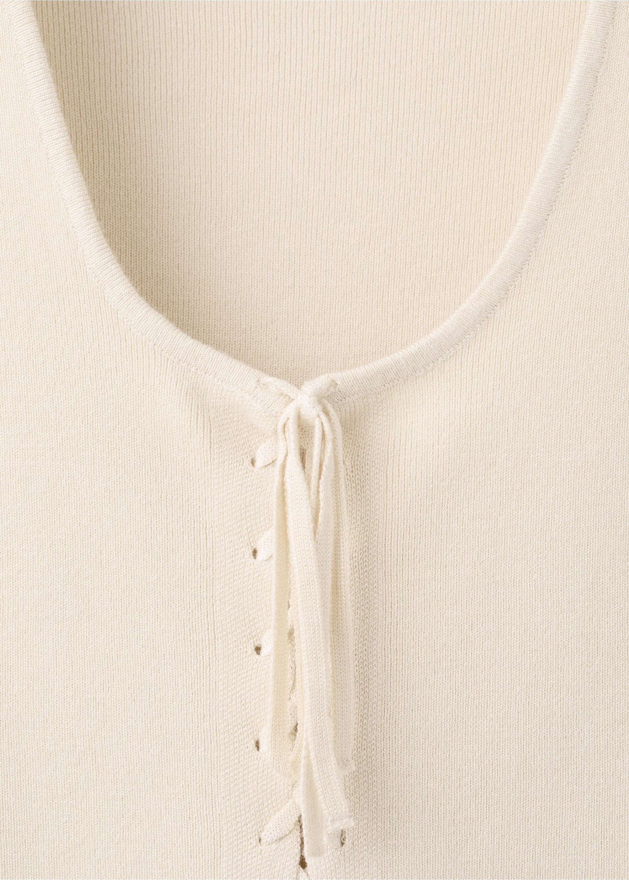 Top with bow closure - Details of the article 8, Sand. Ref: 27054047-00.