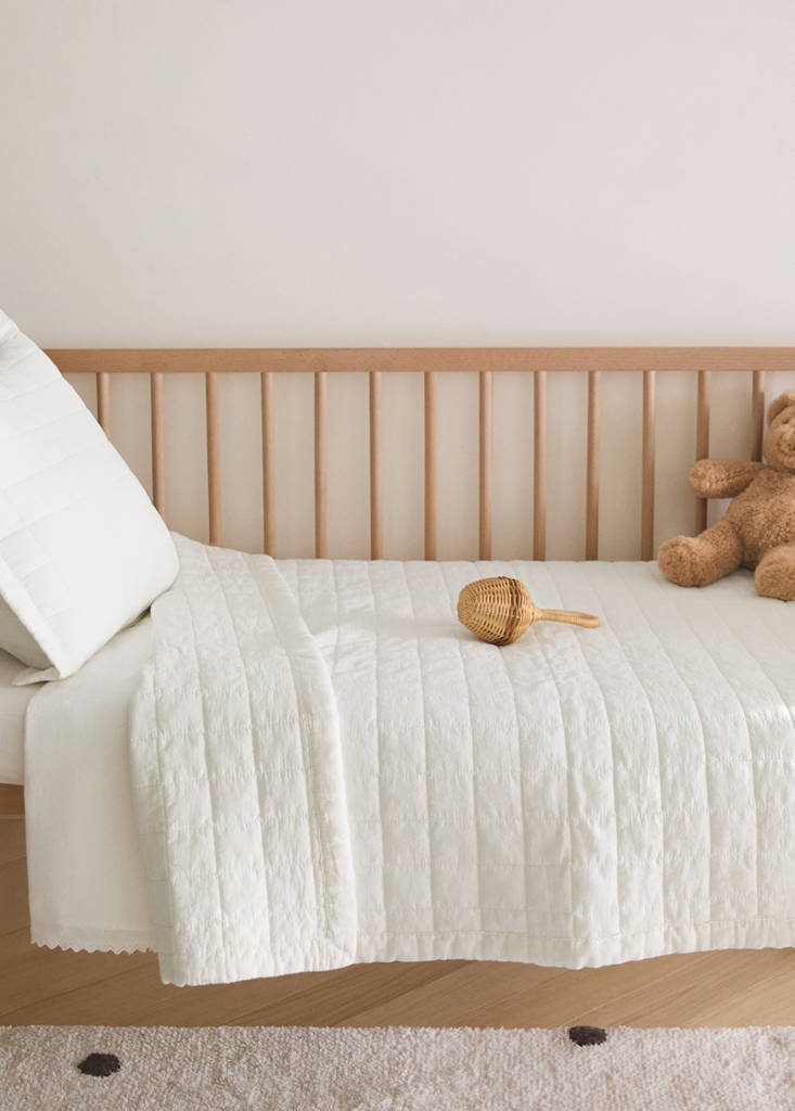 Steppdecke für Kinderbett aus Baumwolle mit Karodesign — Cremeweiß