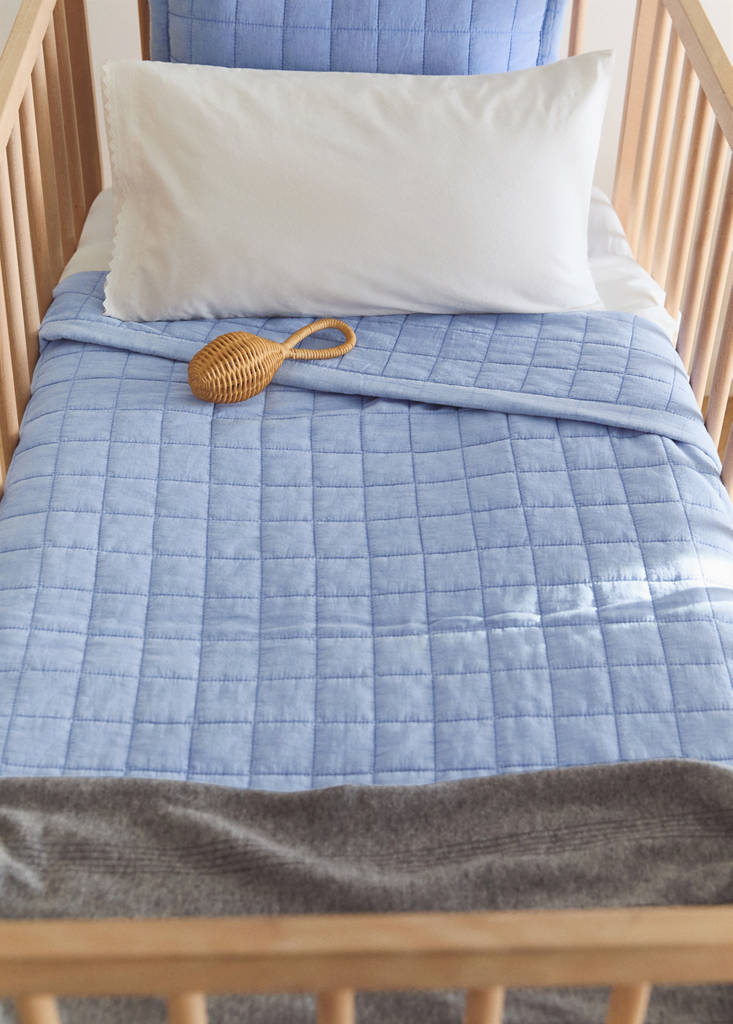 Steppdecke für Kinderbett aus Baumwolle mit Karodesign — Blau