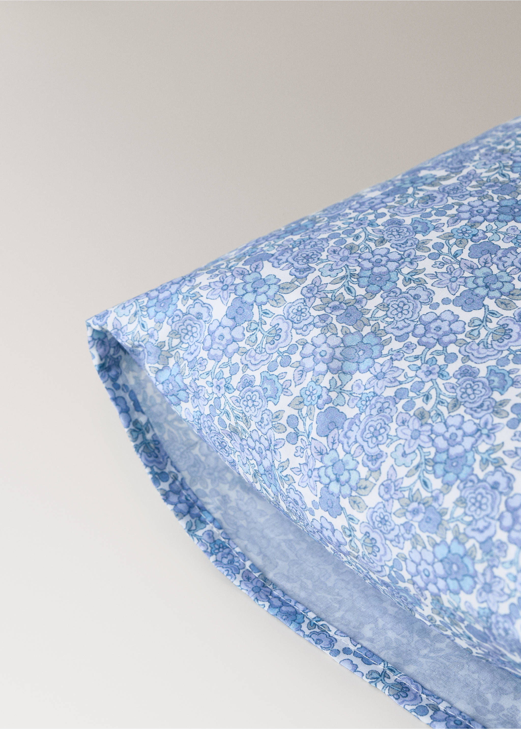 Floral cotton percale mini crib pillowcase - Details of the article 1, Blue. Ref: 27054059-00.
