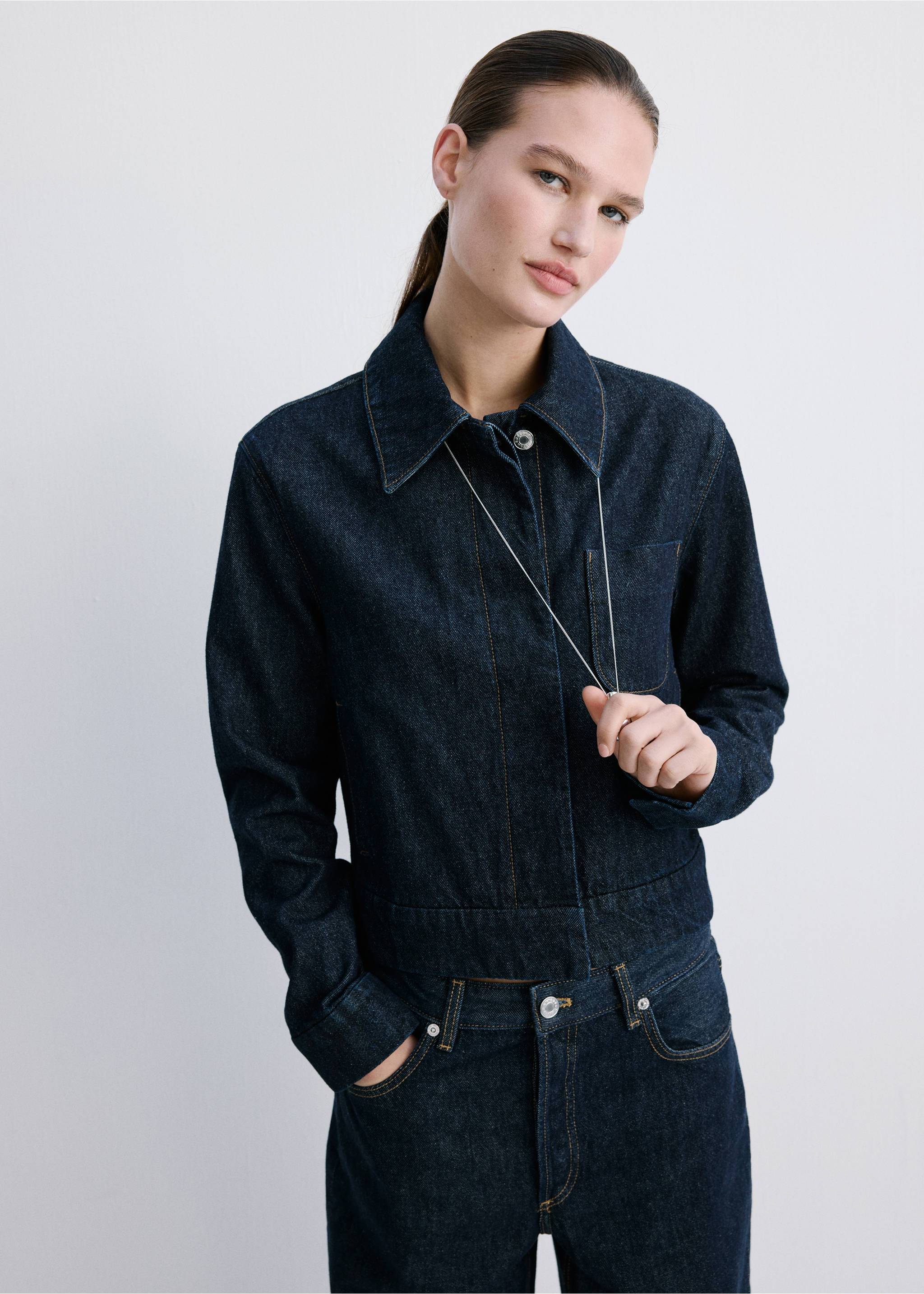 Chaqueta vaquera entallada bolsillos - Plano medio, Azul. Ref: 27054073-00.