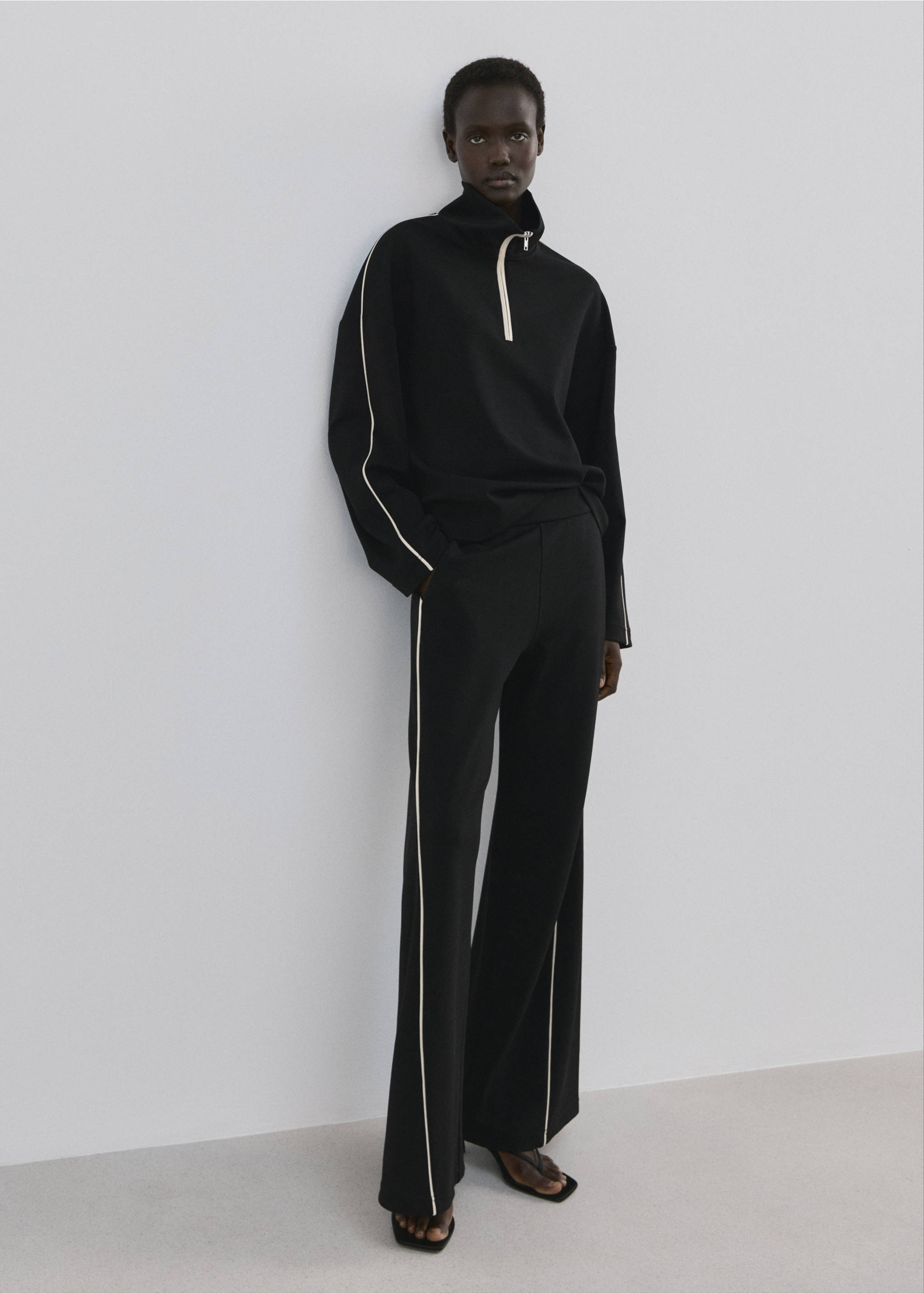 Sweat-shirt col montant zippé - Plan général, Noir. Ref: 27054079-00.