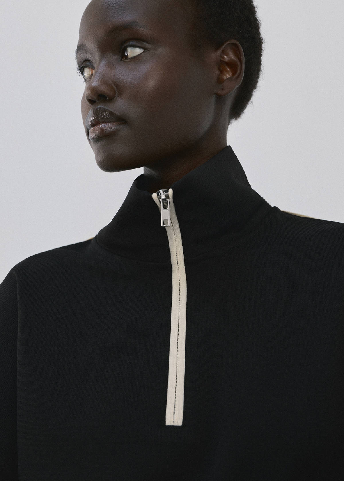 Turtleneck sweatshirt with zip — Black