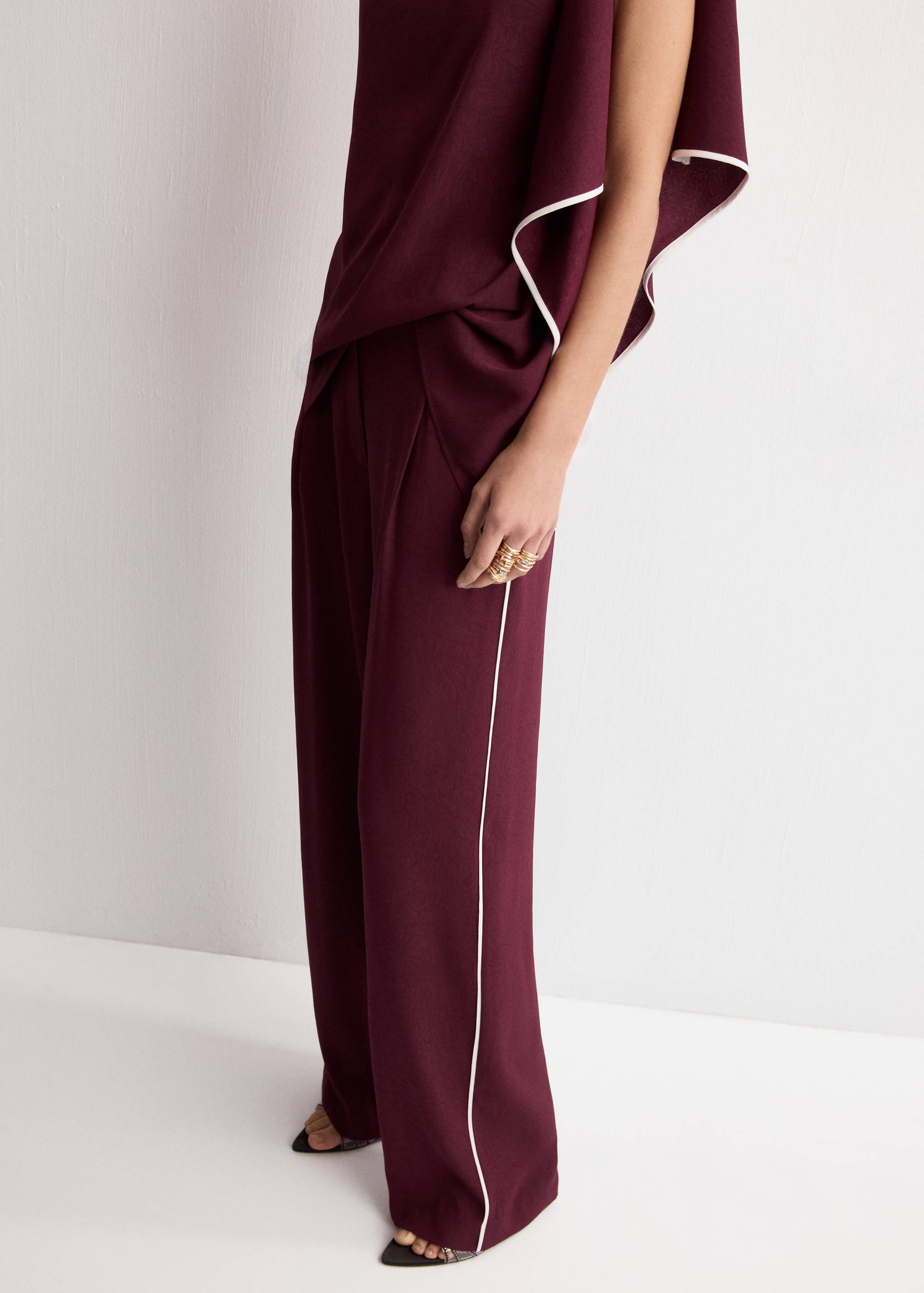 Pantalón recto raya contraste - Plano medio