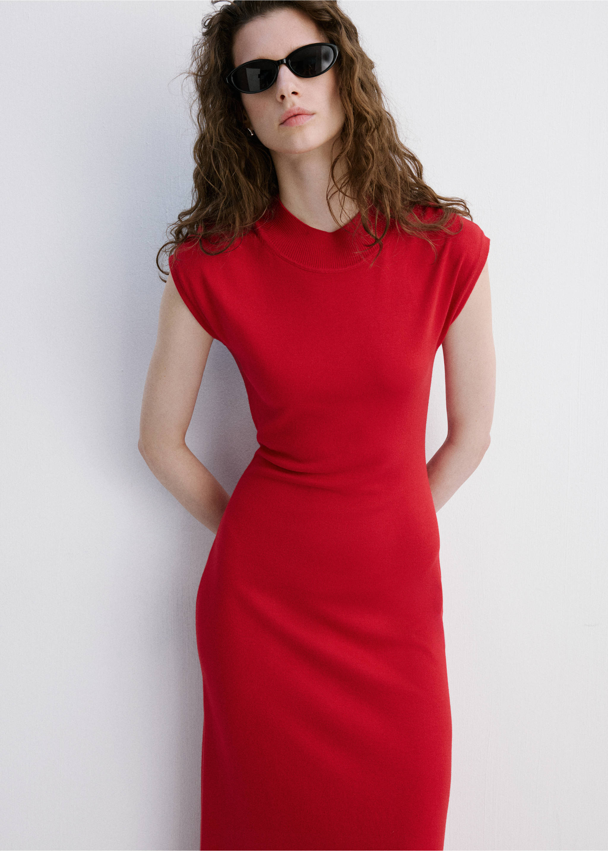 Perkins-neck knitted dress - Medium plane, Red. Ref: 27054084-00.