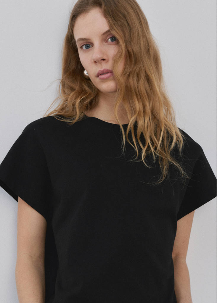 Short-sleeved cotton t-shirt — Black