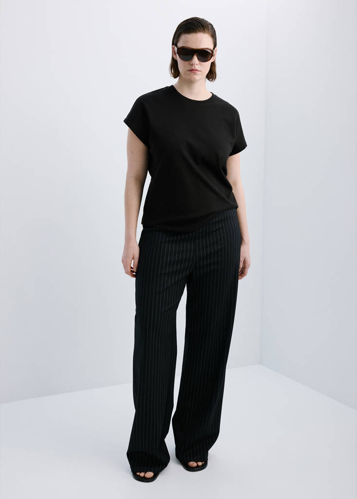 Short-sleeved cotton t-shirt — Black