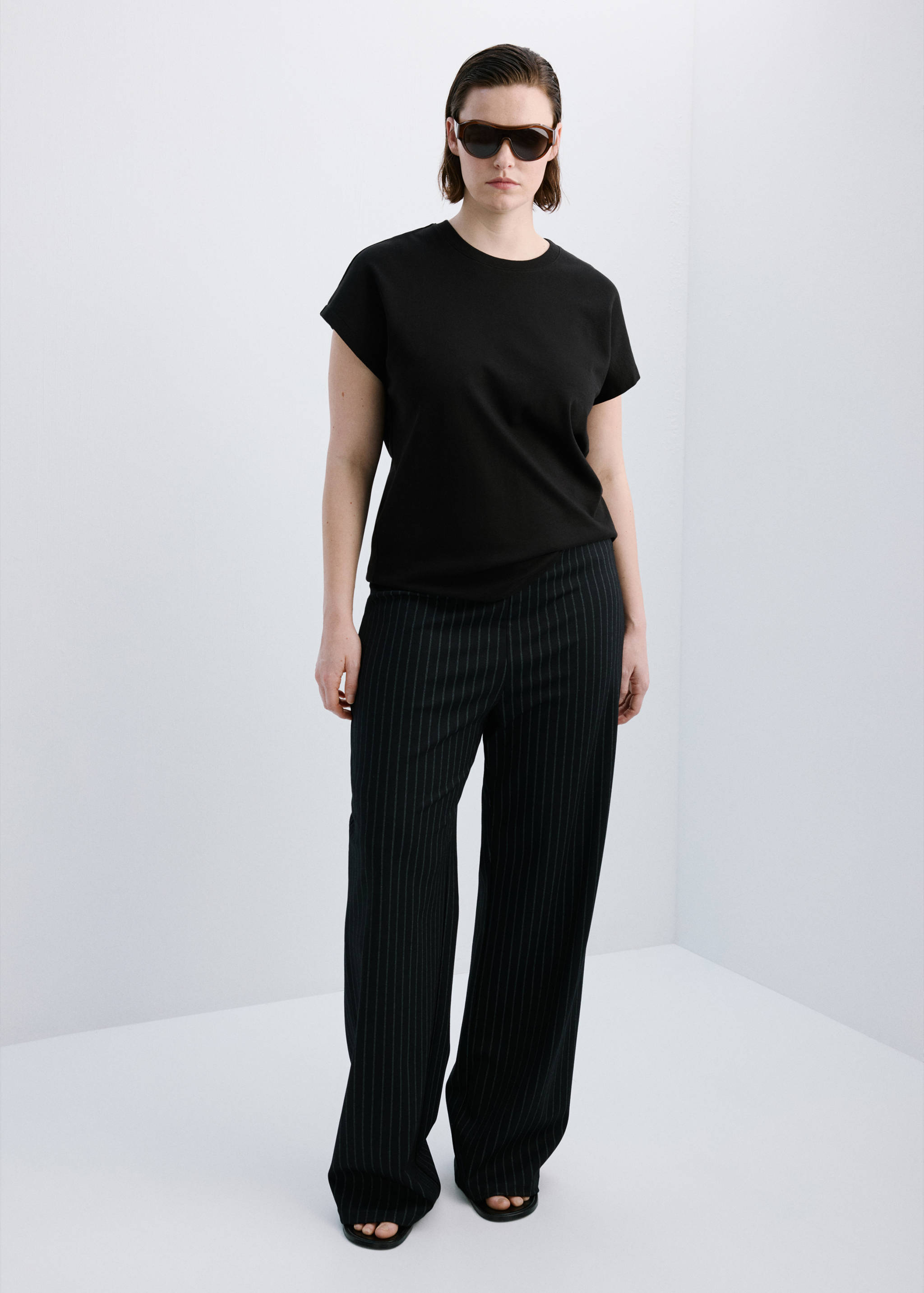 Short-sleeved cotton t-shirt - Details of the article 3