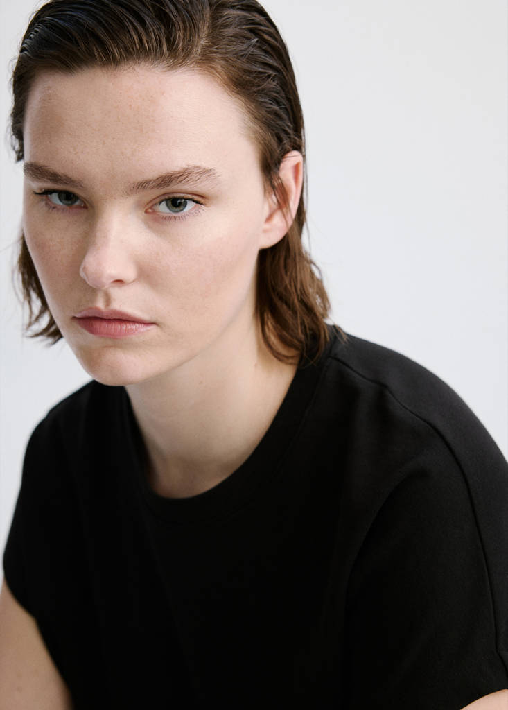 Short-sleeved cotton t-shirt — Black