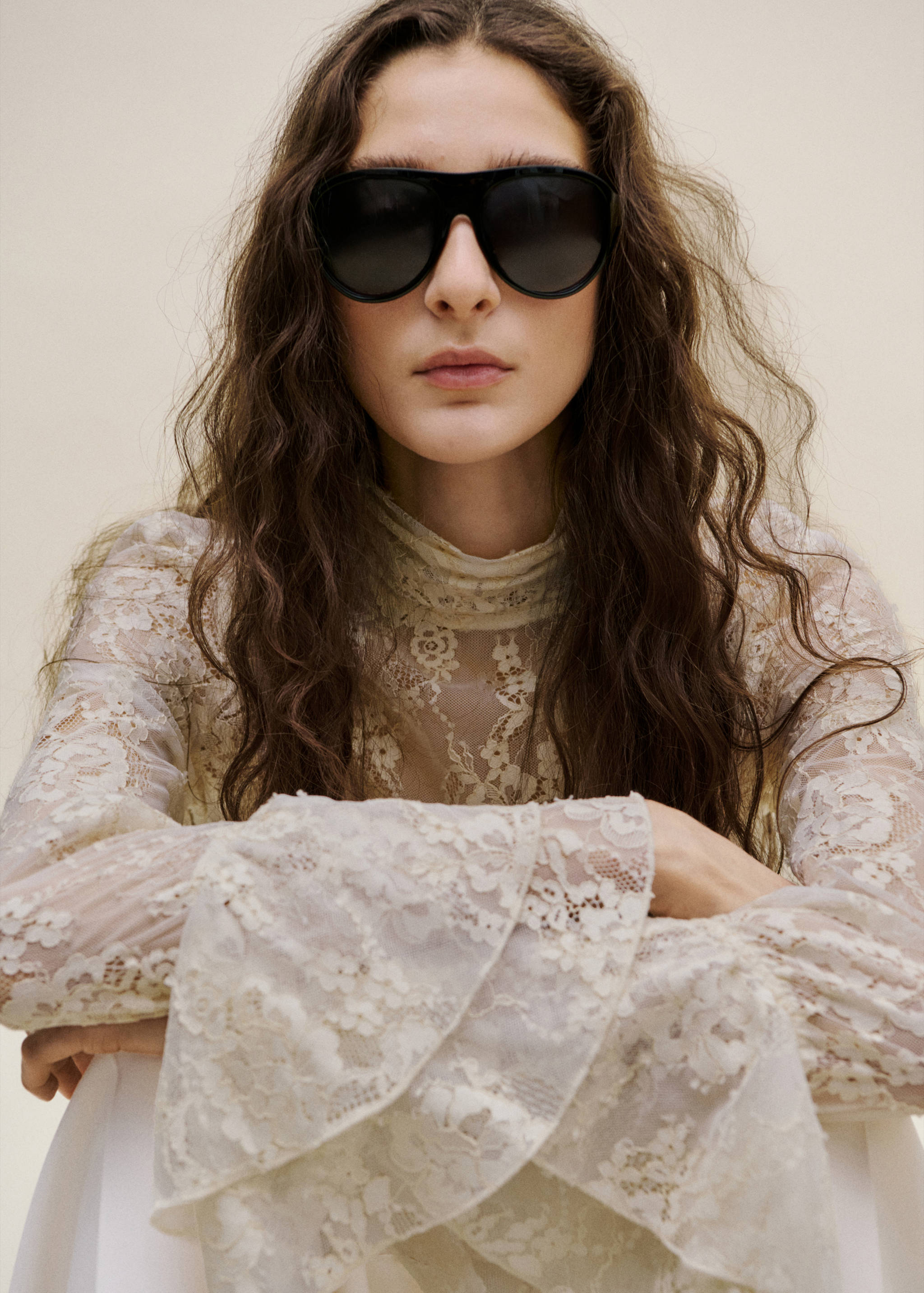 بلوزة مطرزة بها كشكشة - رؤية وسط